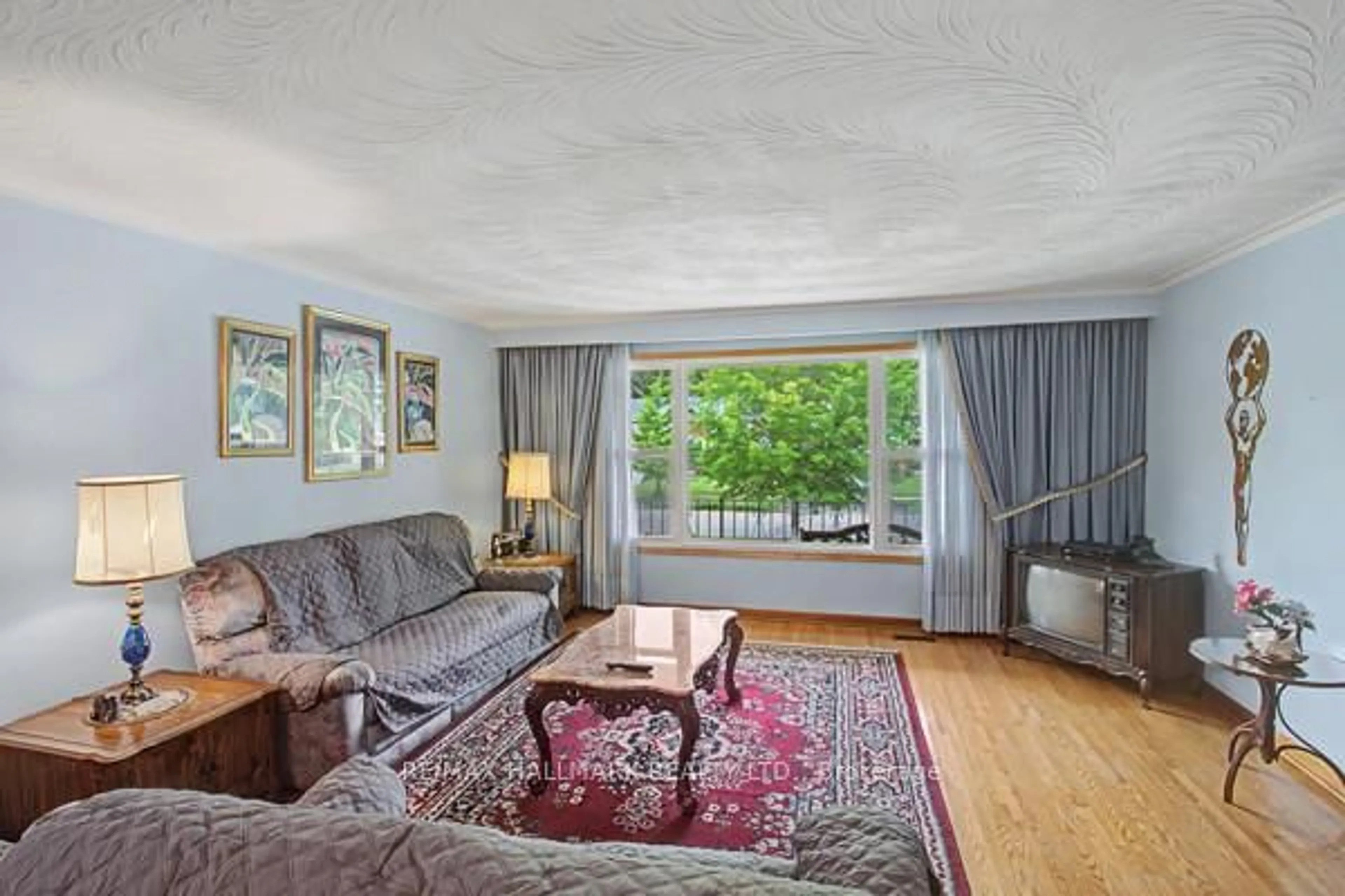 Living room with furniture, unknown for 17 Chalet Rd, Toronto Ontario M2J 3V3
