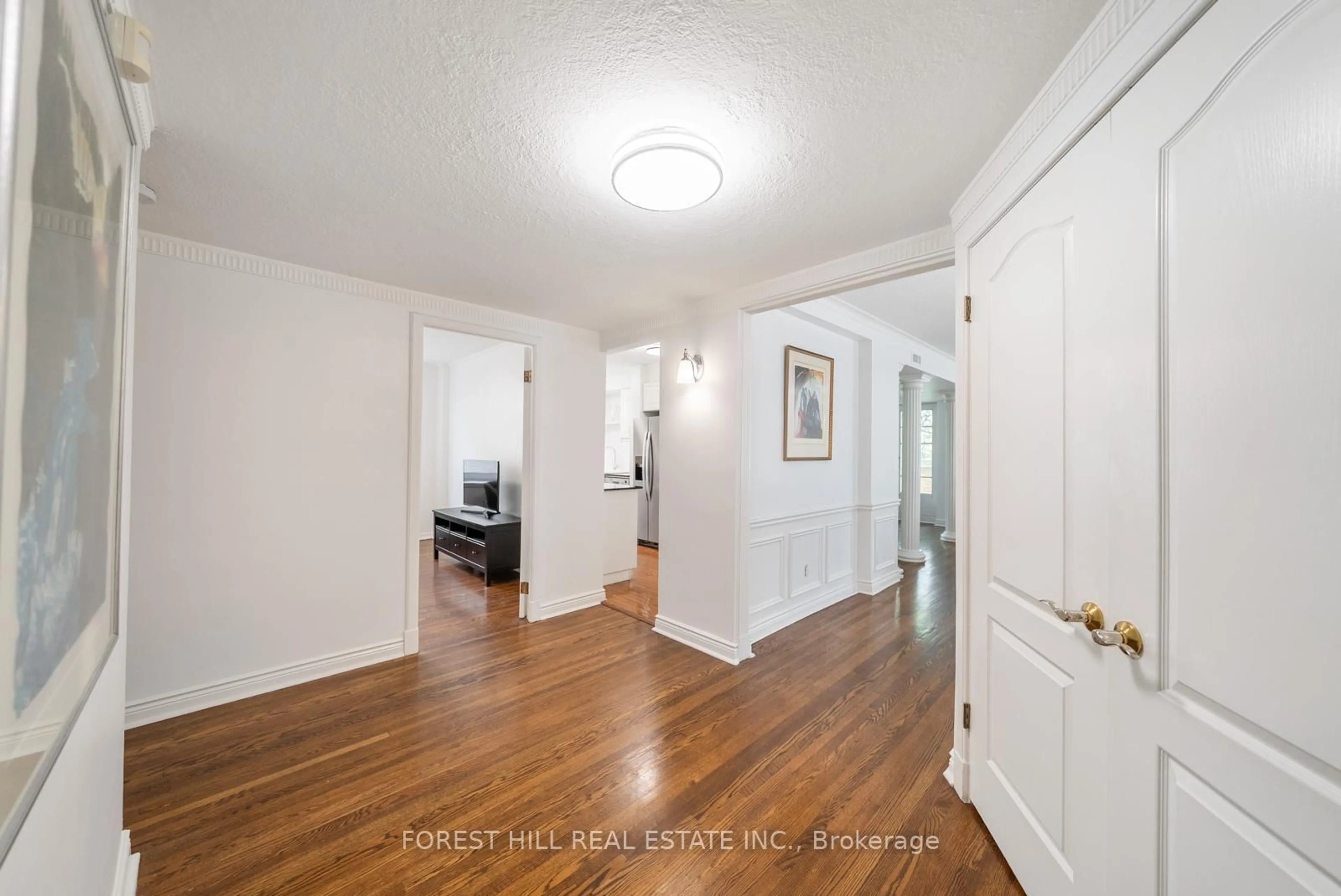 Unknown for 717 Eglinton Ave #301, Toronto Ontario M5N 1C9