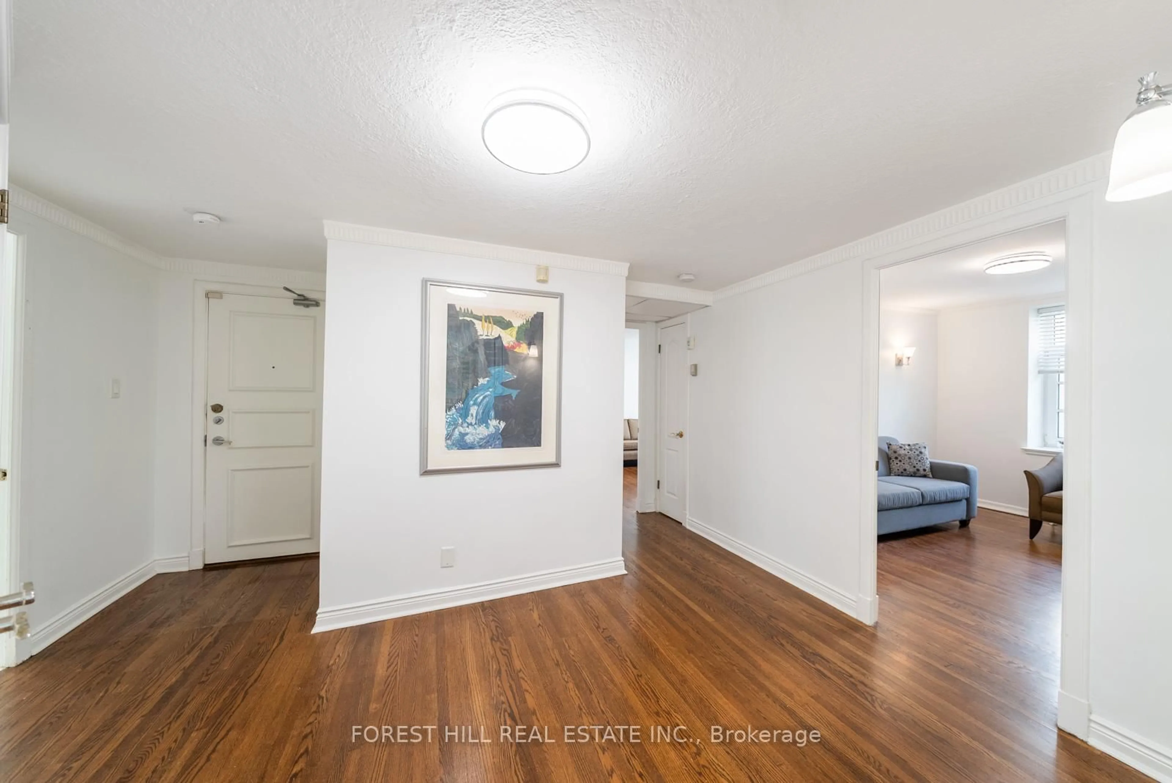 Unknown for 717 Eglinton Ave #301, Toronto Ontario M5N 1C9