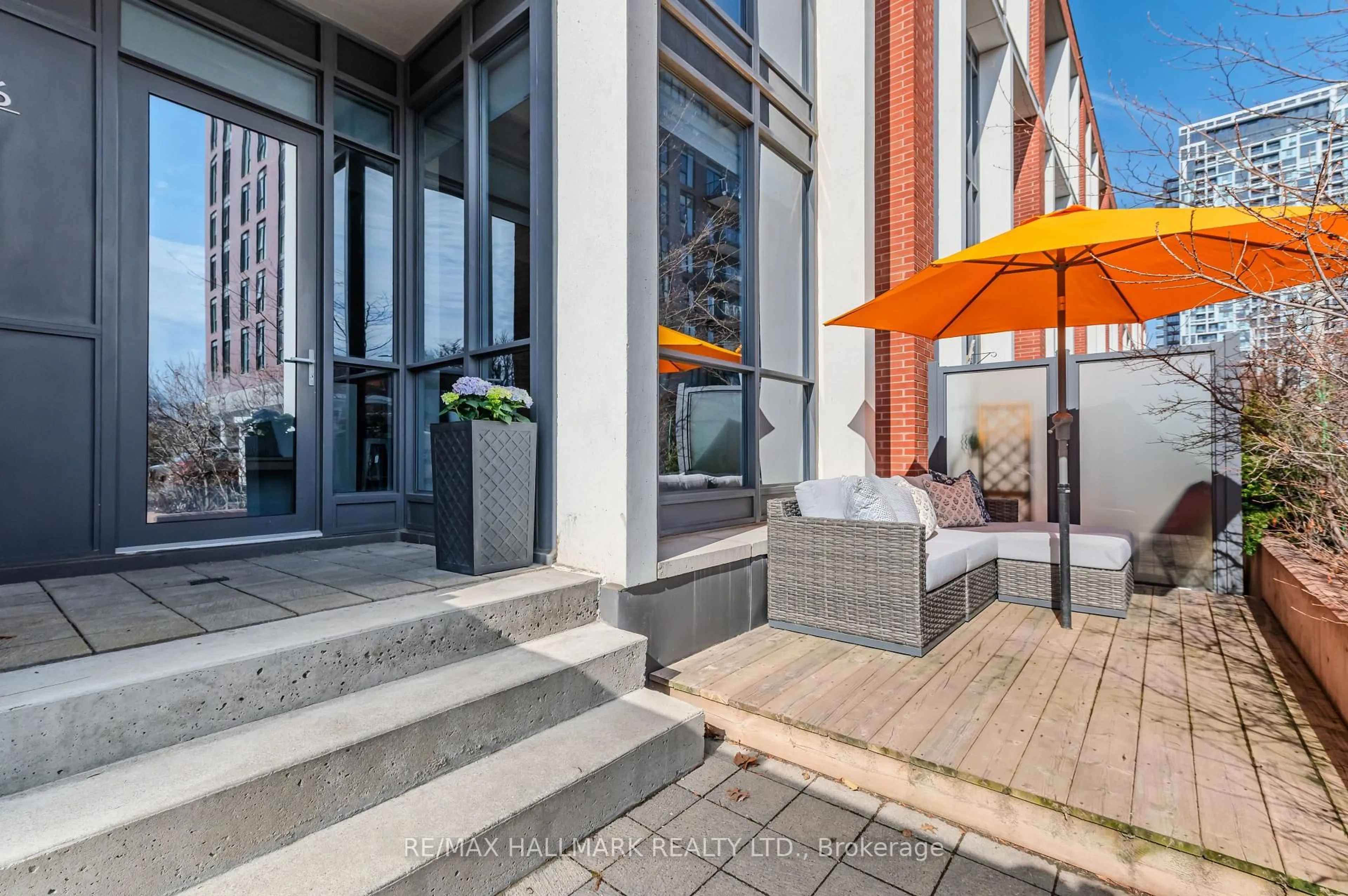 Patio, street for 126 St David St, Toronto Ontario M5A 0C2