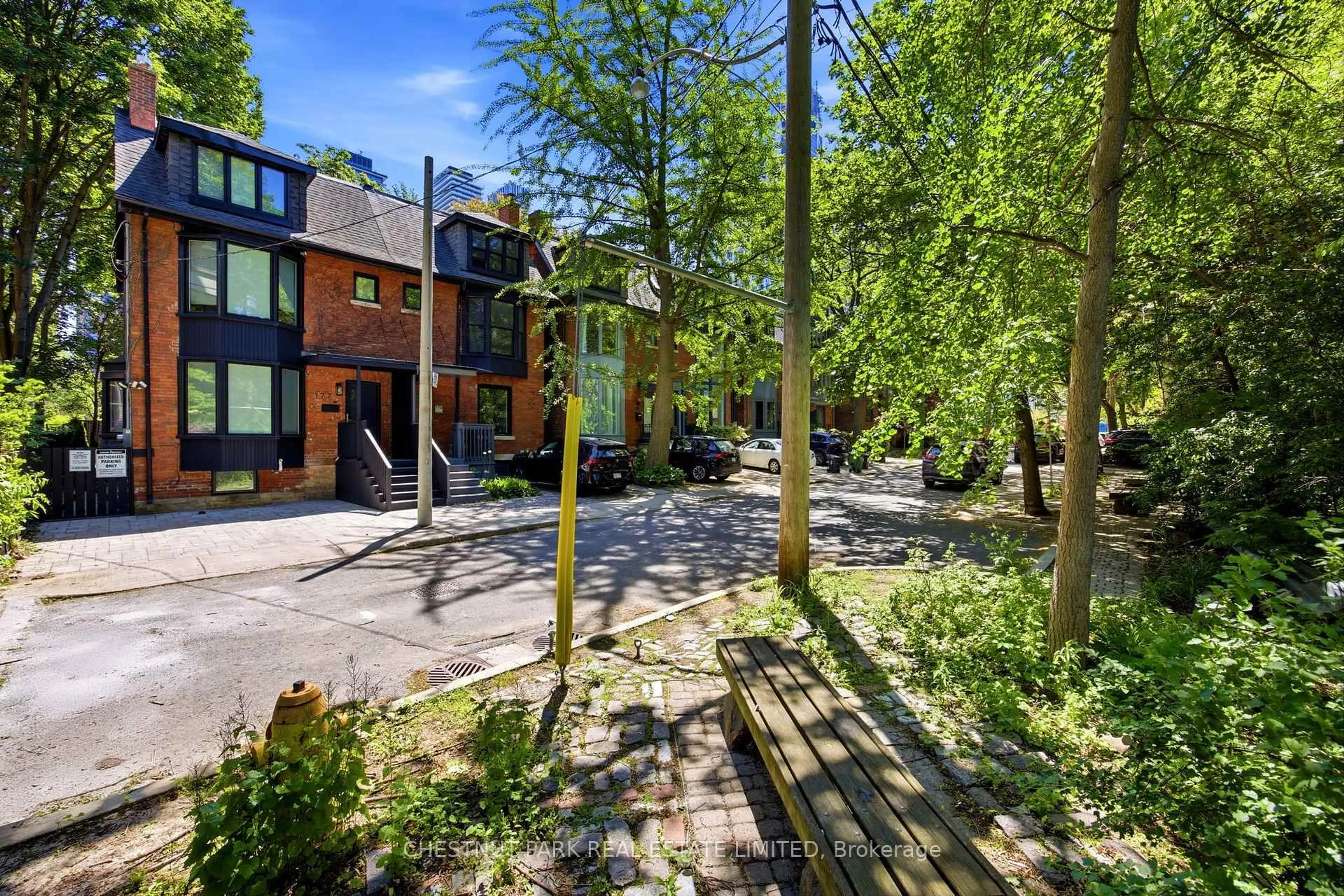 Patio, street for 177 Collier St, Toronto Ontario M4W 1M2