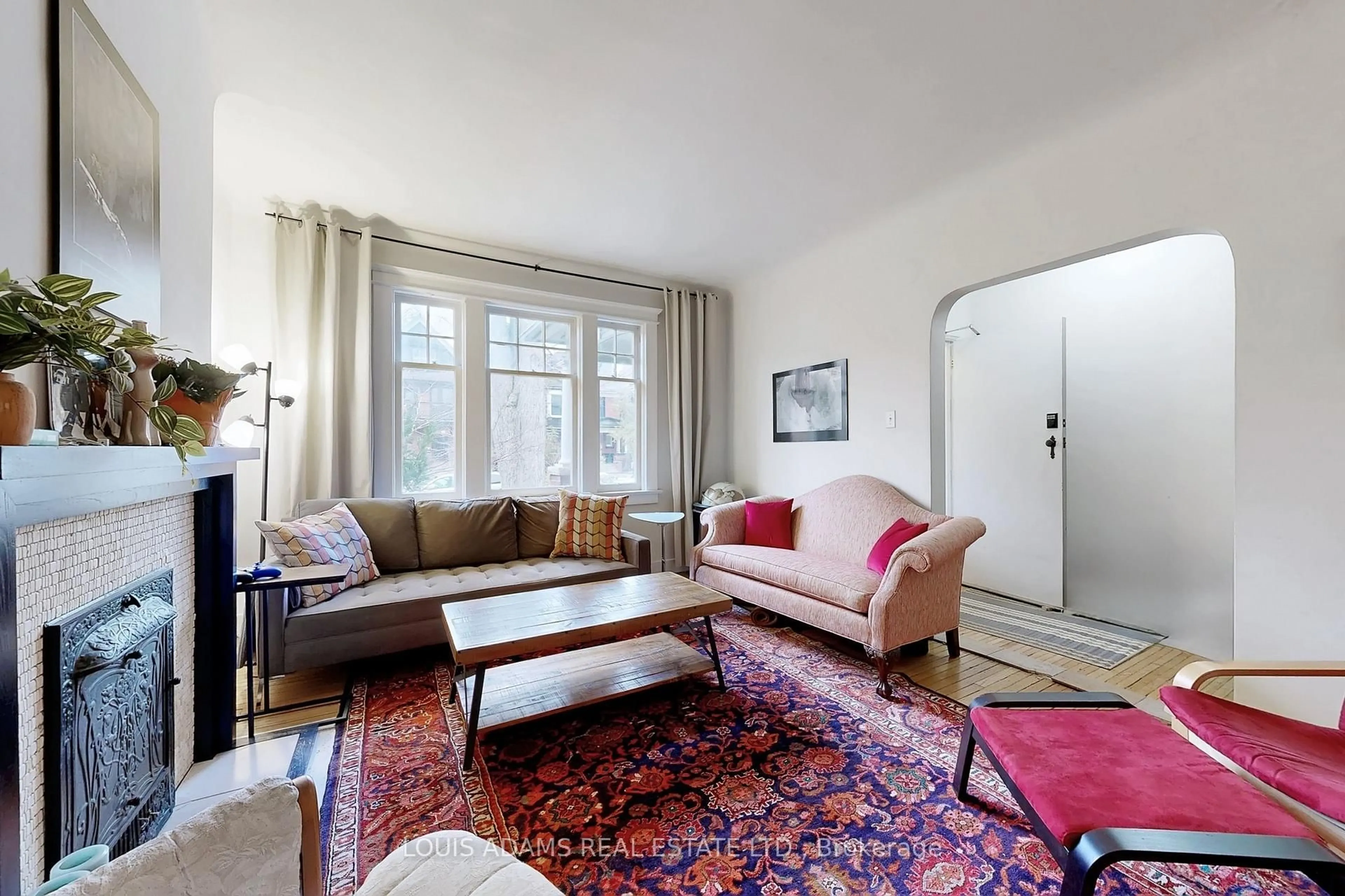 Living room with furniture, carpet floor for 499 Palmerston Blvd, Toronto Ontario M6G 2P2