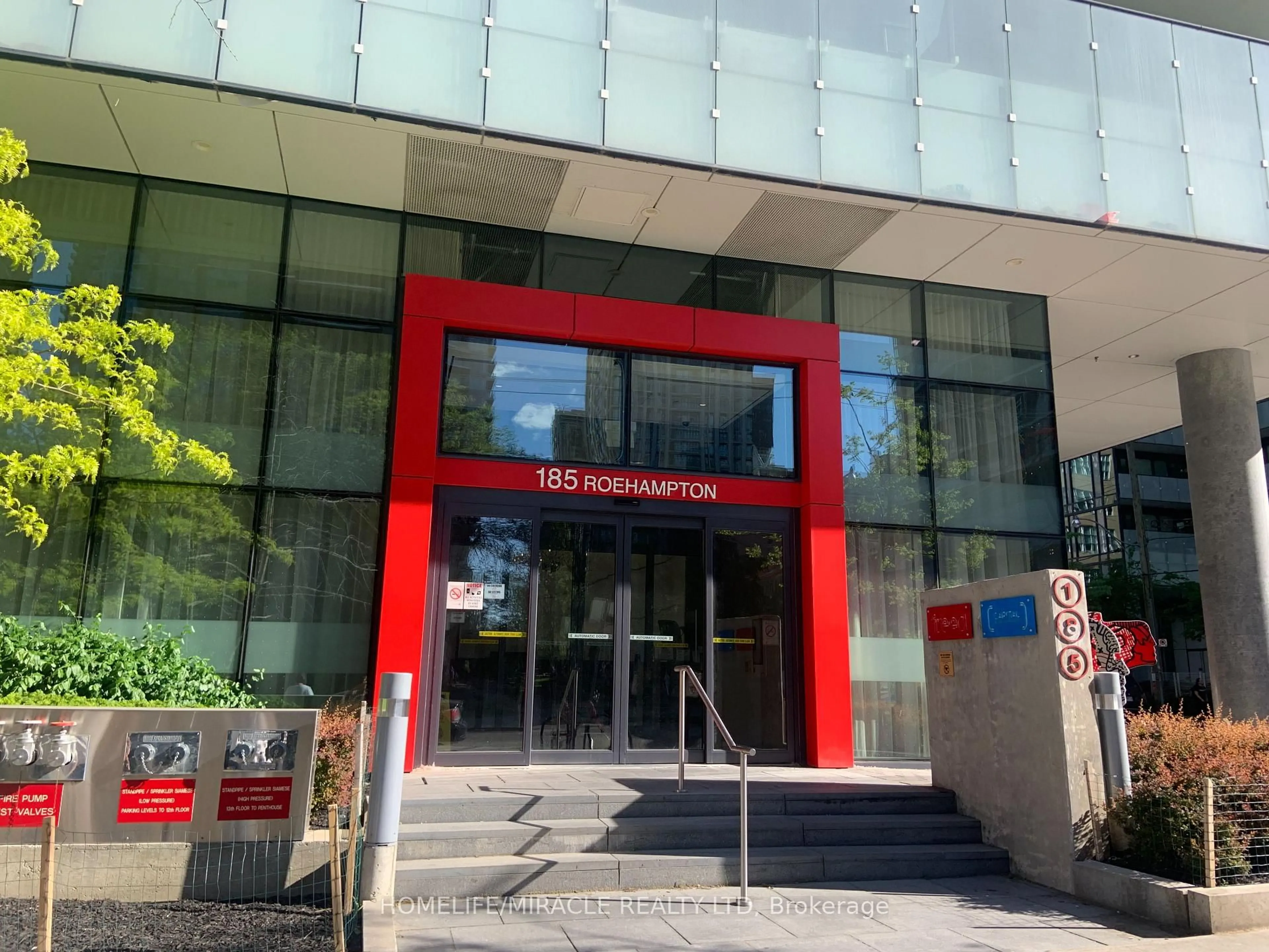 Indoor foyer for 185 Roehampton Ave #2105, Toronto Ontario M4P 1R4