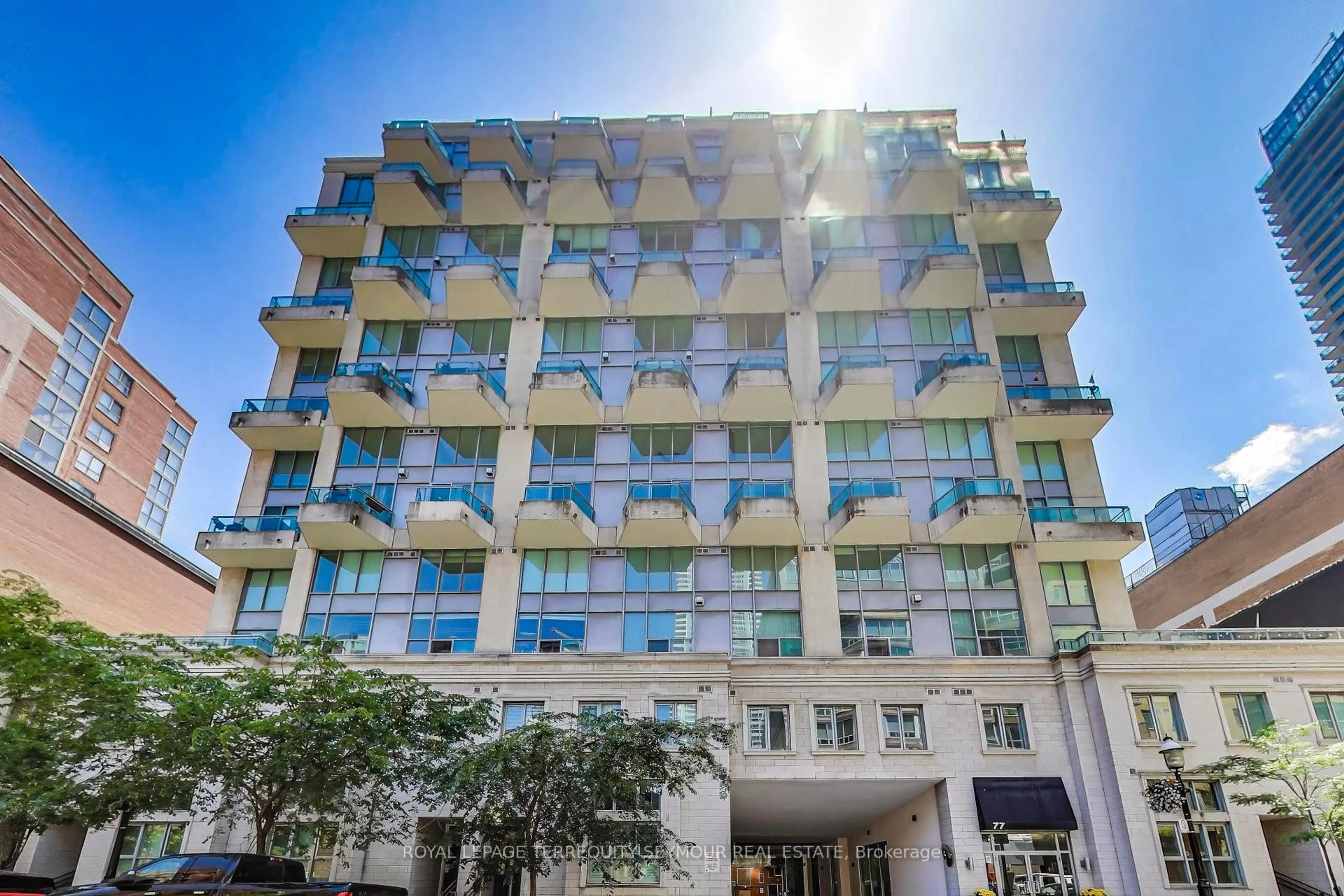 Patio, building for 77 Lombard St #PH3, Toronto Ontario M5C 3E1