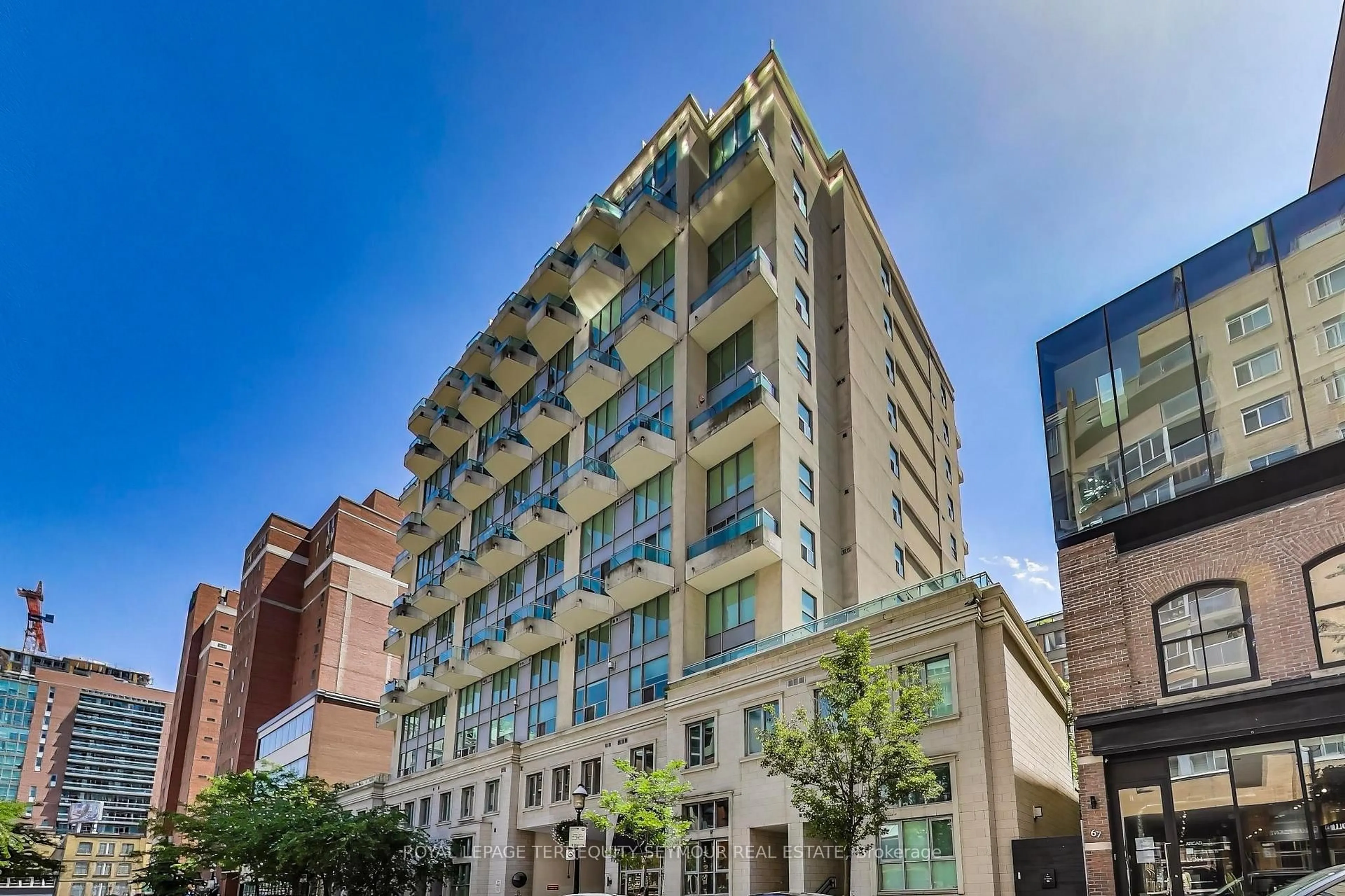 Patio, building for 77 Lombard St #PH3, Toronto Ontario M5C 3E1