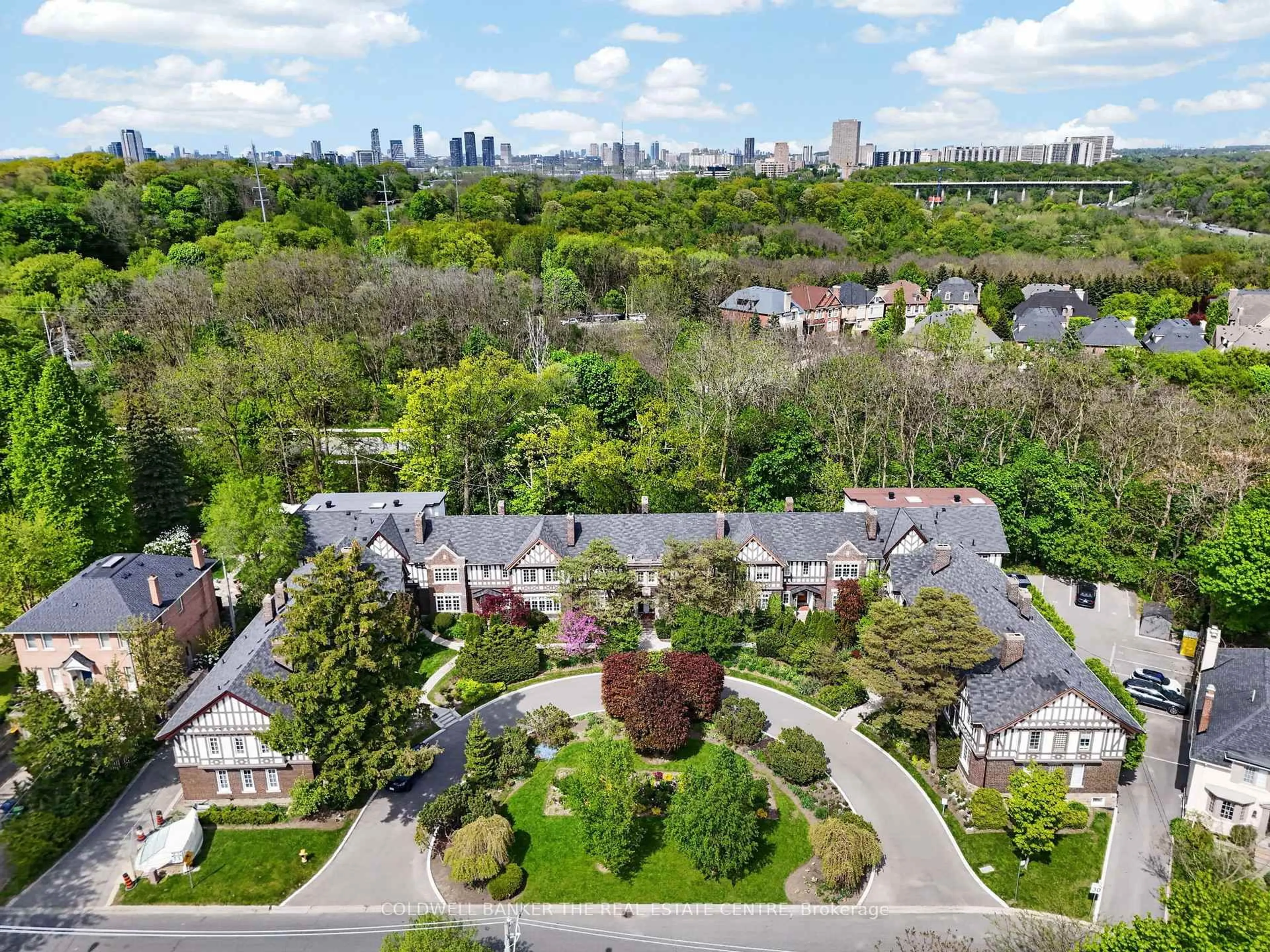 A pic from outside/outdoor area/front of a property/back of a property/a pic from drone, city buildings view from balcony for 93B Douglas Cres #B, Toronto Ontario M4W 2E6