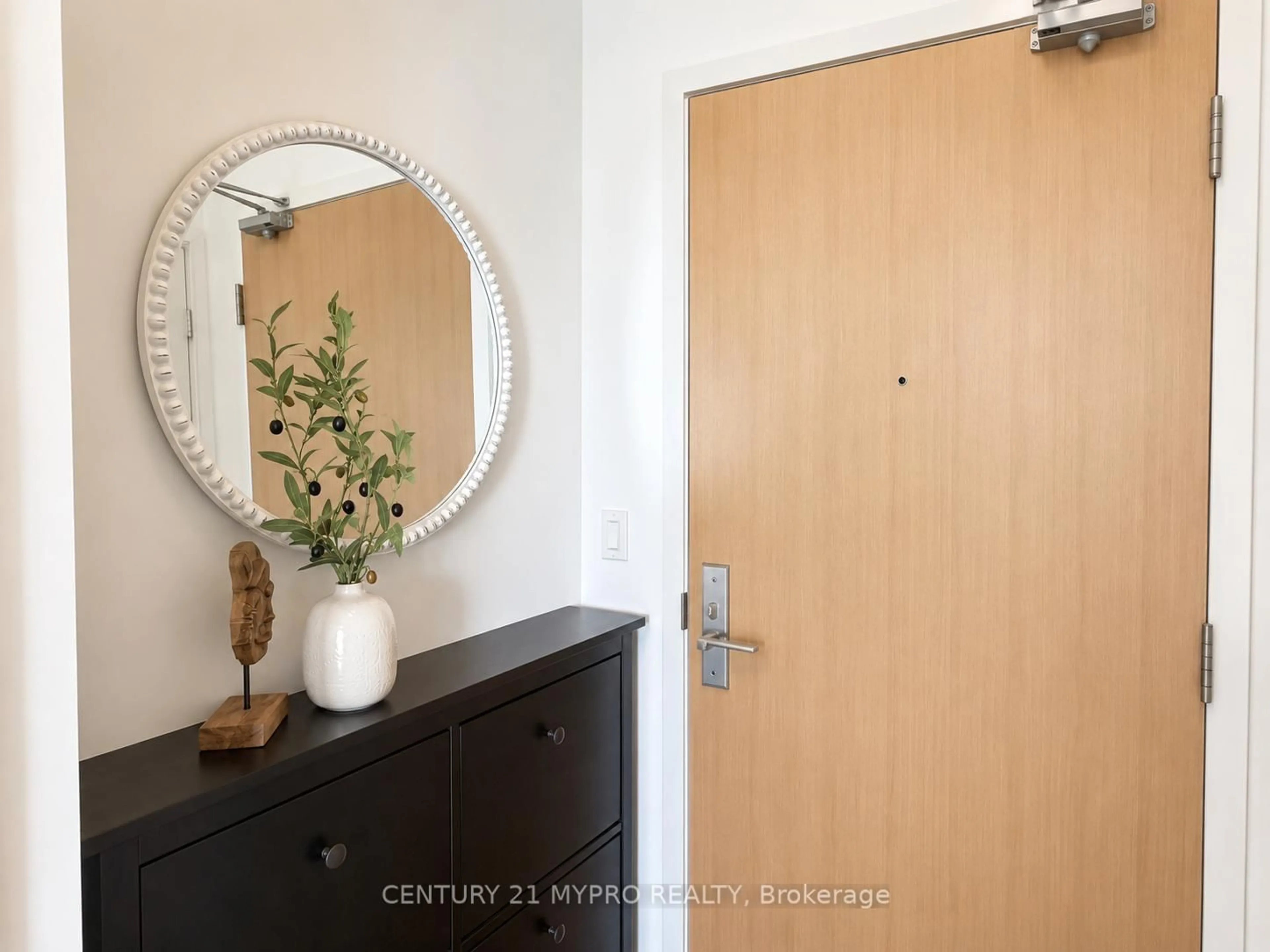 Indoor entryway for 621 Sheppard Ave #736, Toronto Ontario M2K 1B5