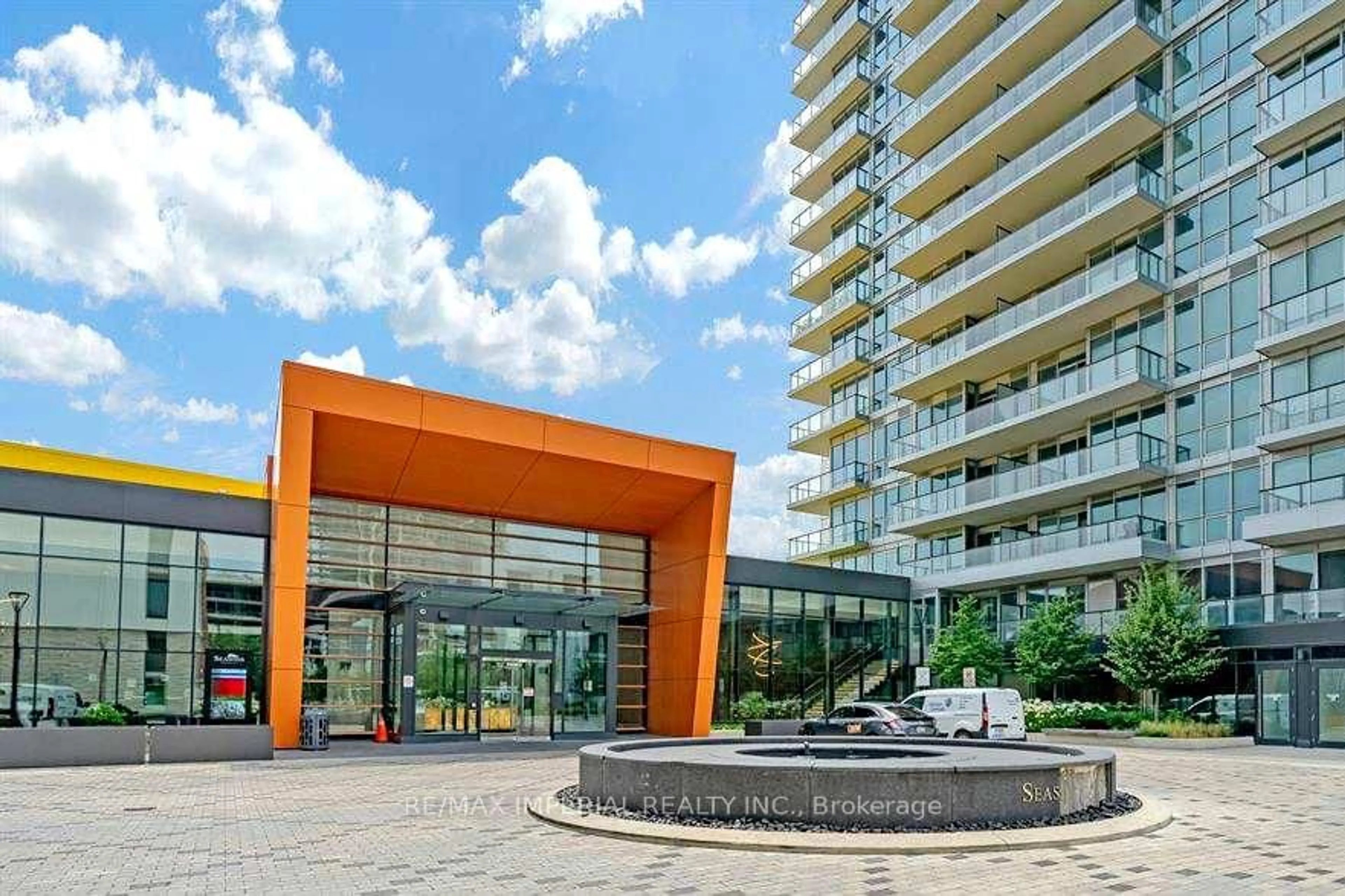 Indoor foyer for 95 Mcmahon Dr #2601, Toronto Ontario M2K 0H2