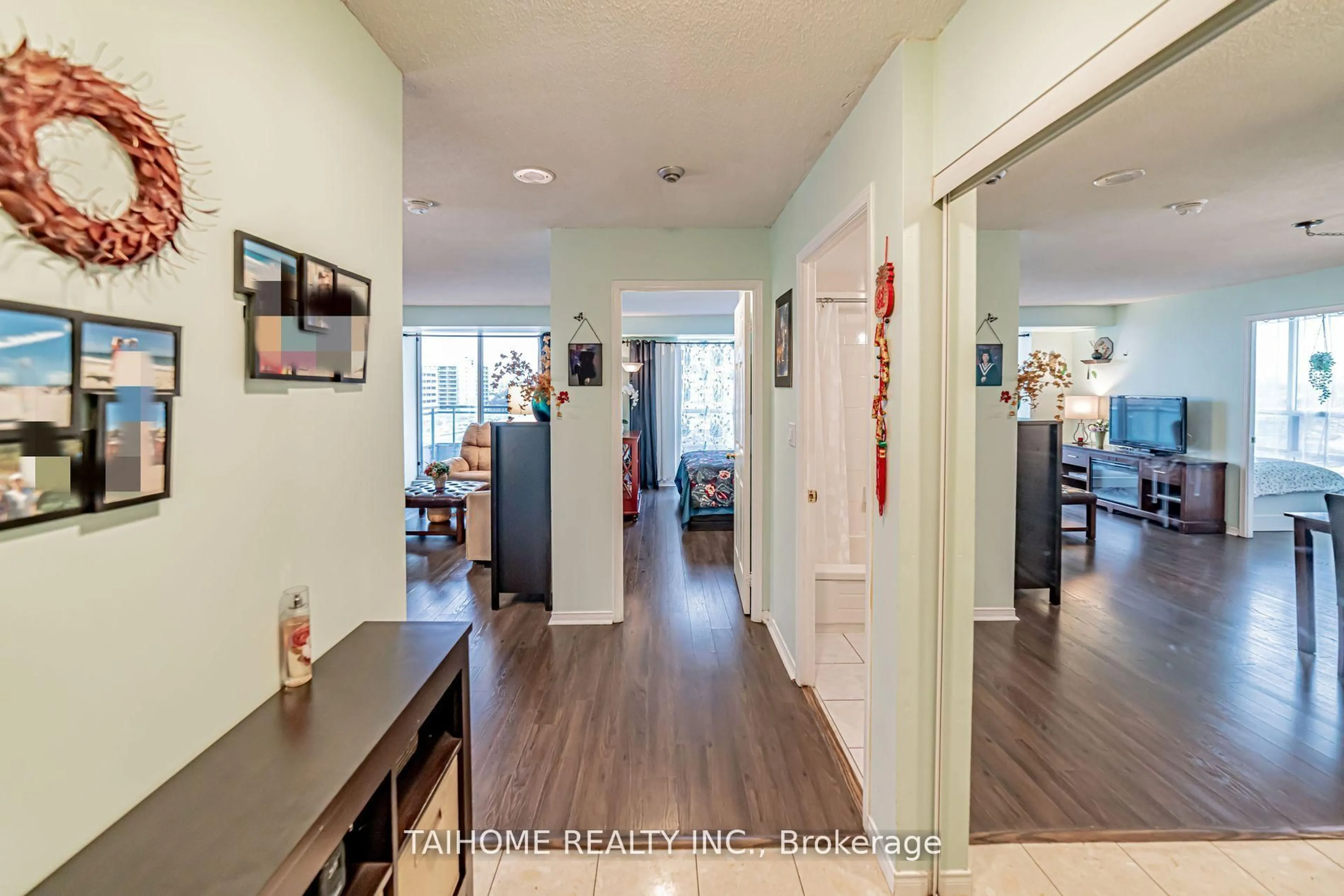 Indoor entryway for 1 Pemberton Ave #702, Toronto Ontario M2M 4L9