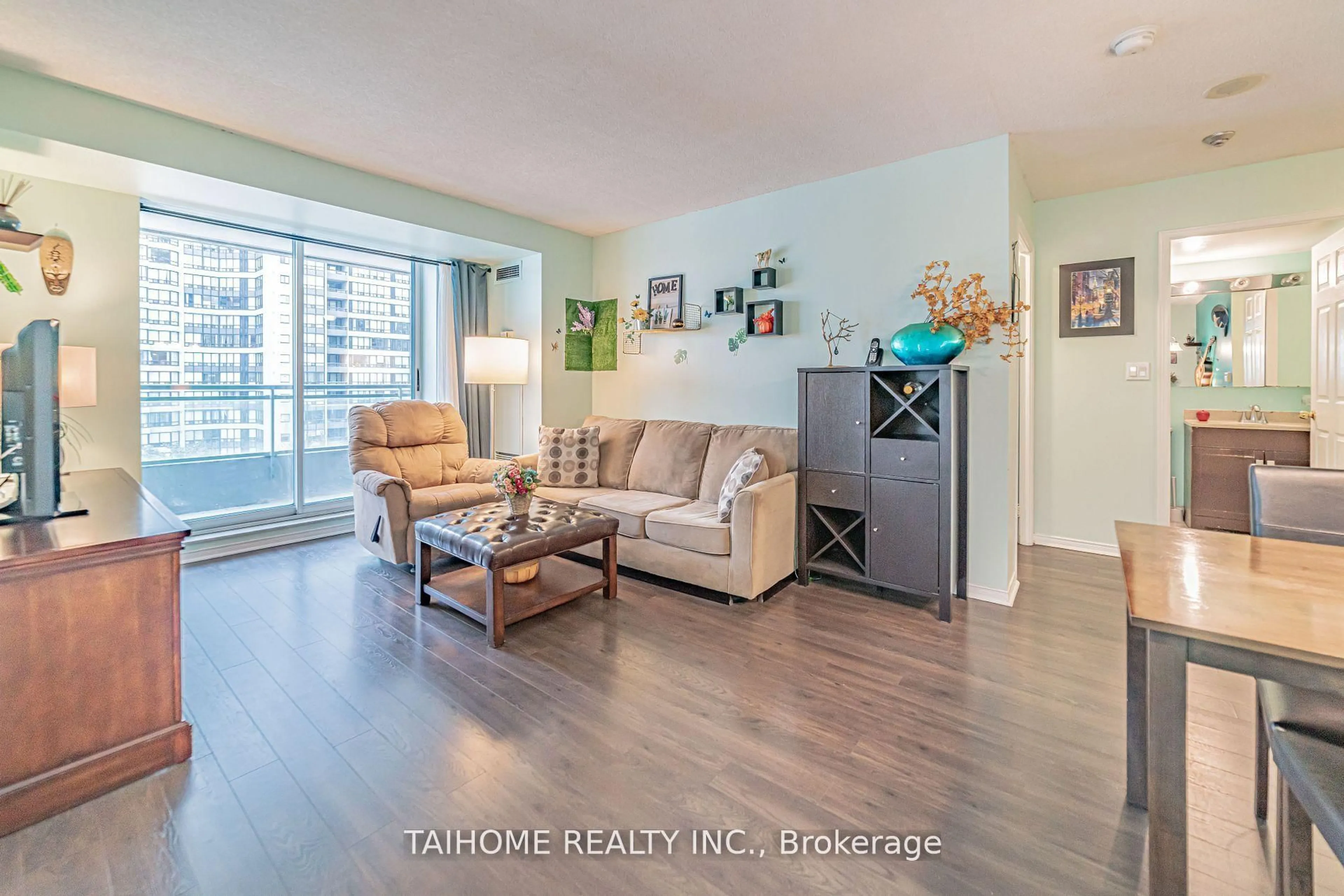 Living room with furniture, unknown for 1 Pemberton Ave #702, Toronto Ontario M2M 4L9
