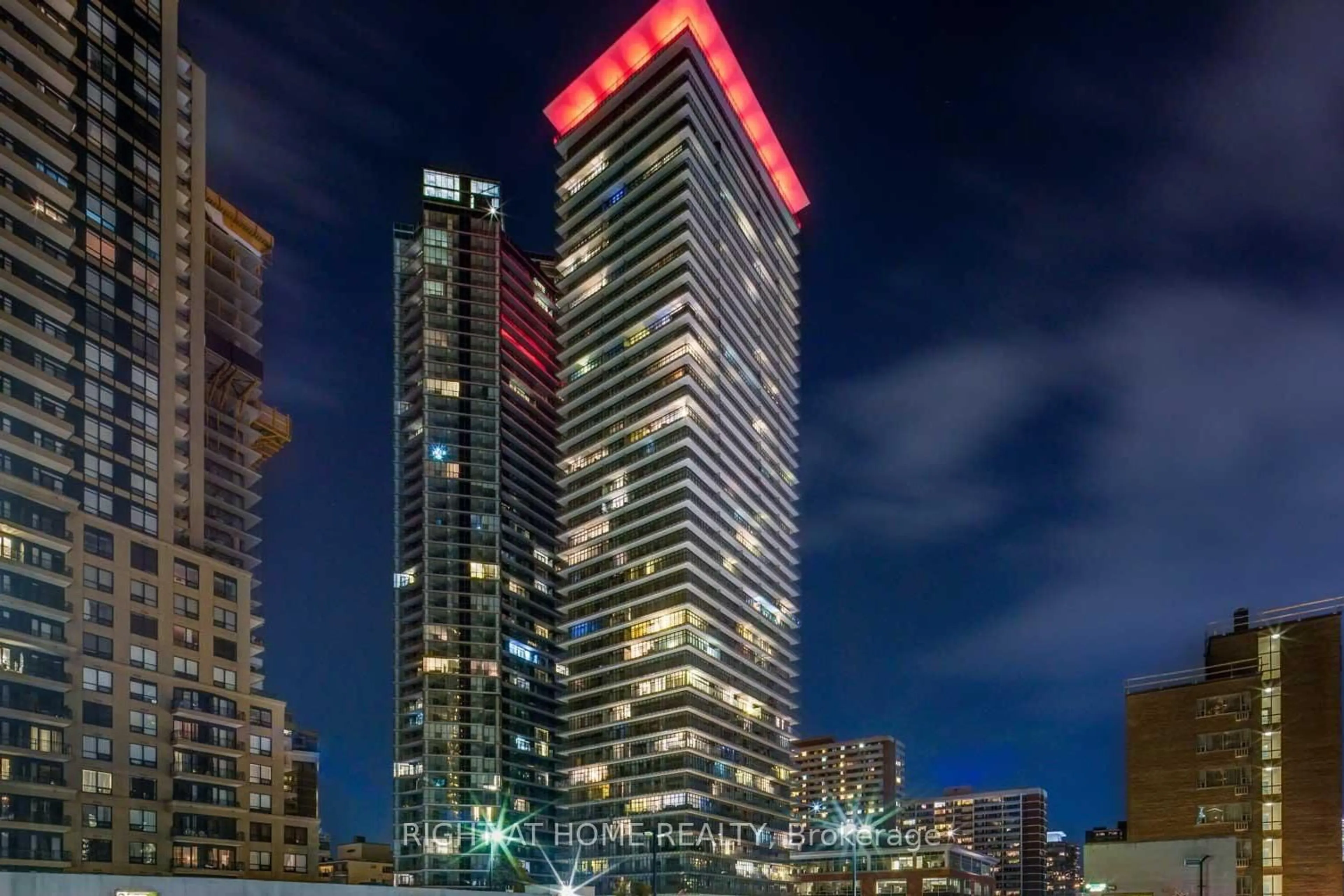 Blurry image for 33 Charles St #2903, Toronto Ontario M4Y 1R9