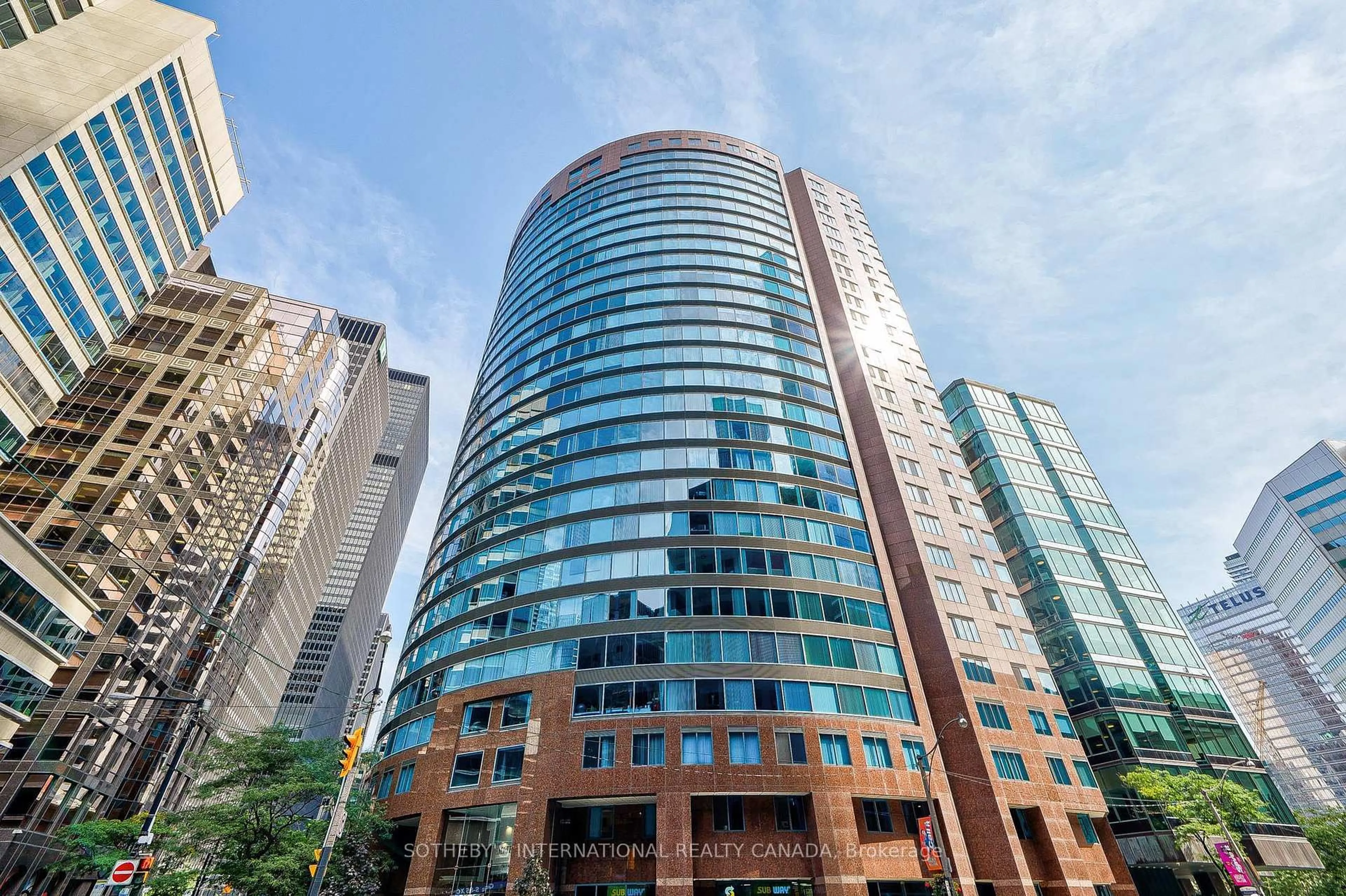 Indoor foyer for 33 University Ave #2506, Toronto Ontario M5J 2S7