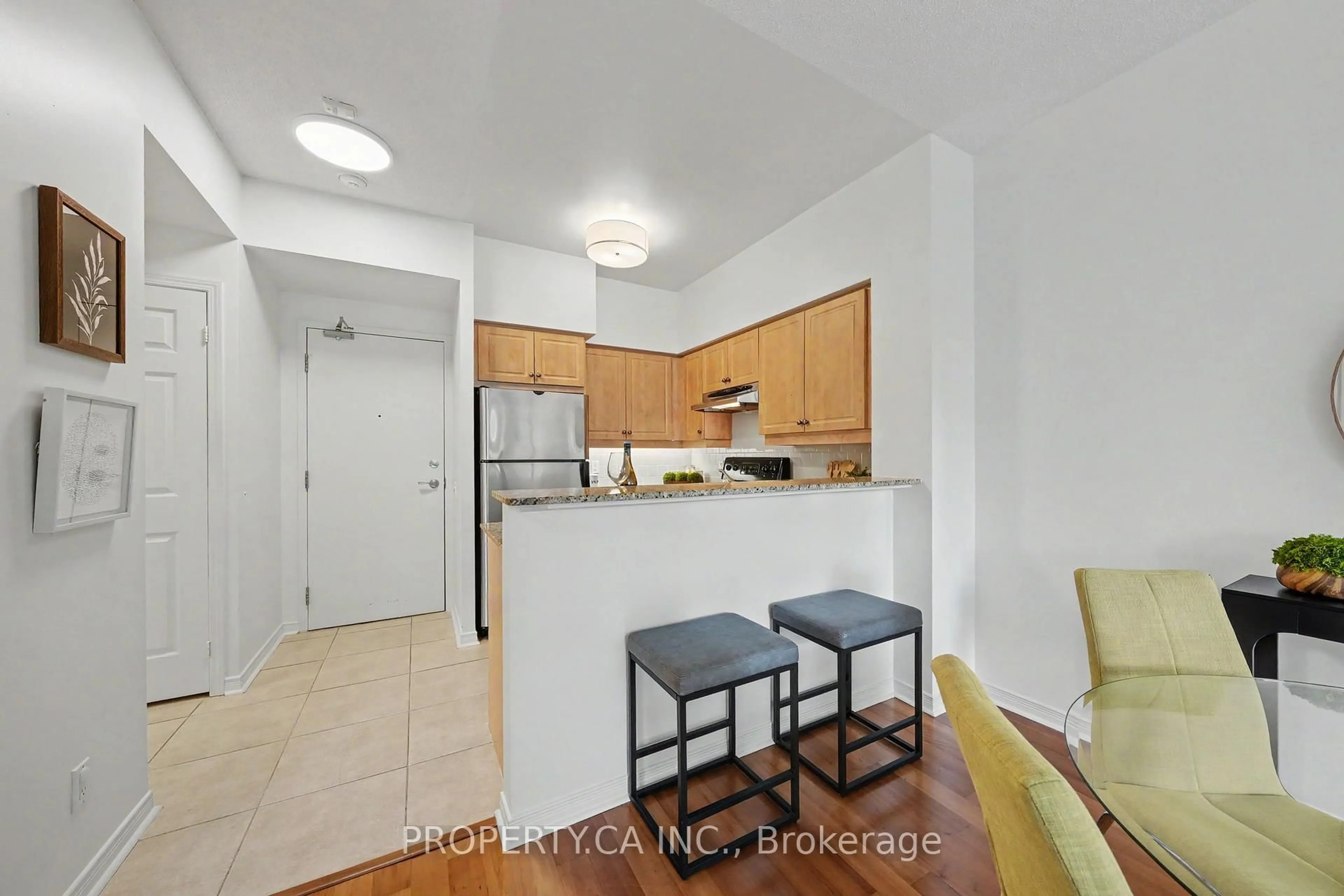Standard kitchen, unknown for 451 Rosewell Ave #209, Toronto Ontario M4R 2B6