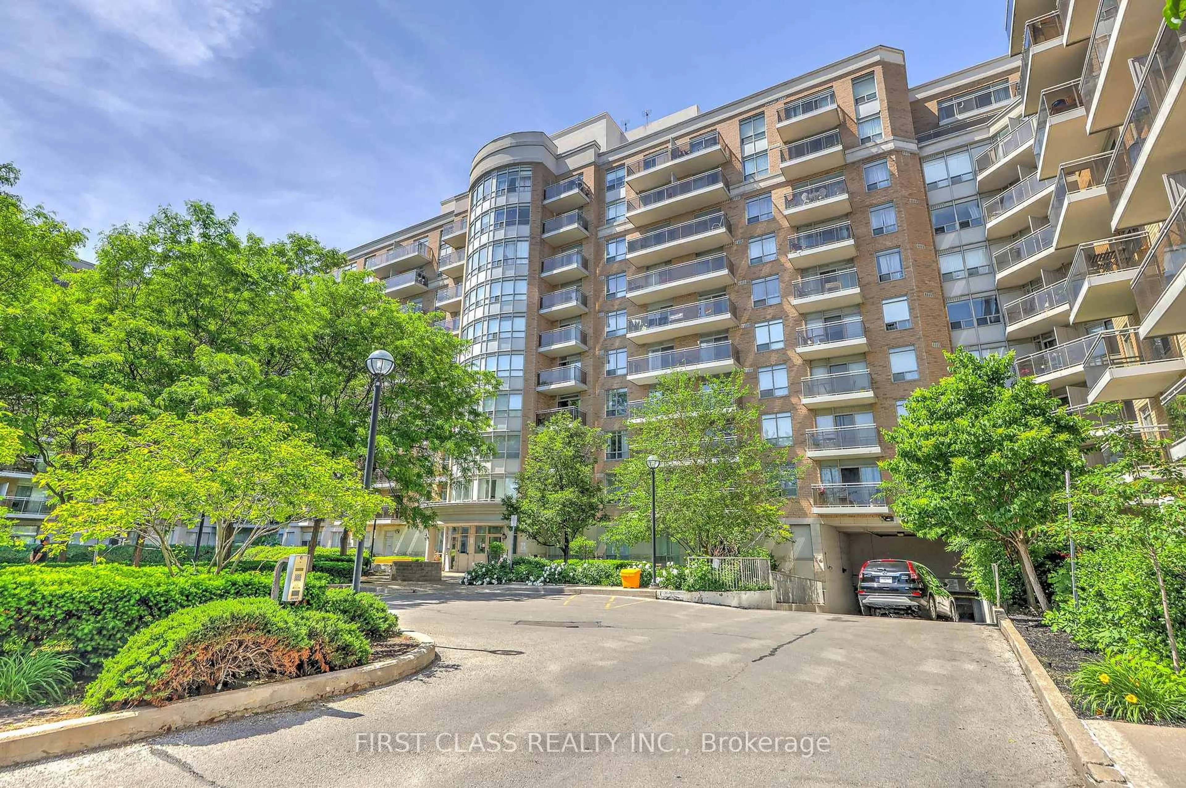 Indoor foyer for 650 Lawrence Ave #725, Toronto Ontario M6A 3E8