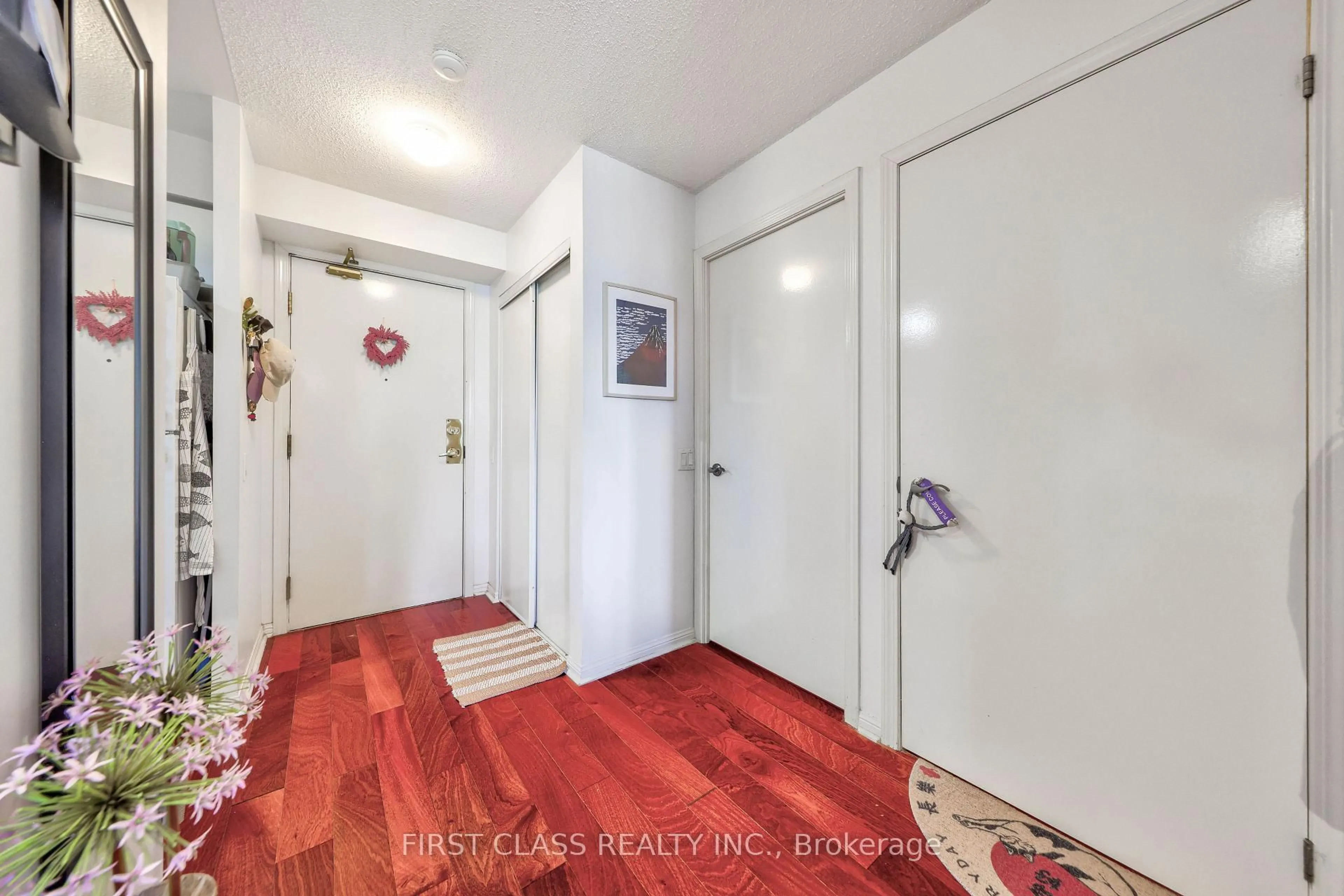 Indoor entryway for 650 Lawrence Ave #725, Toronto Ontario M6A 3E8