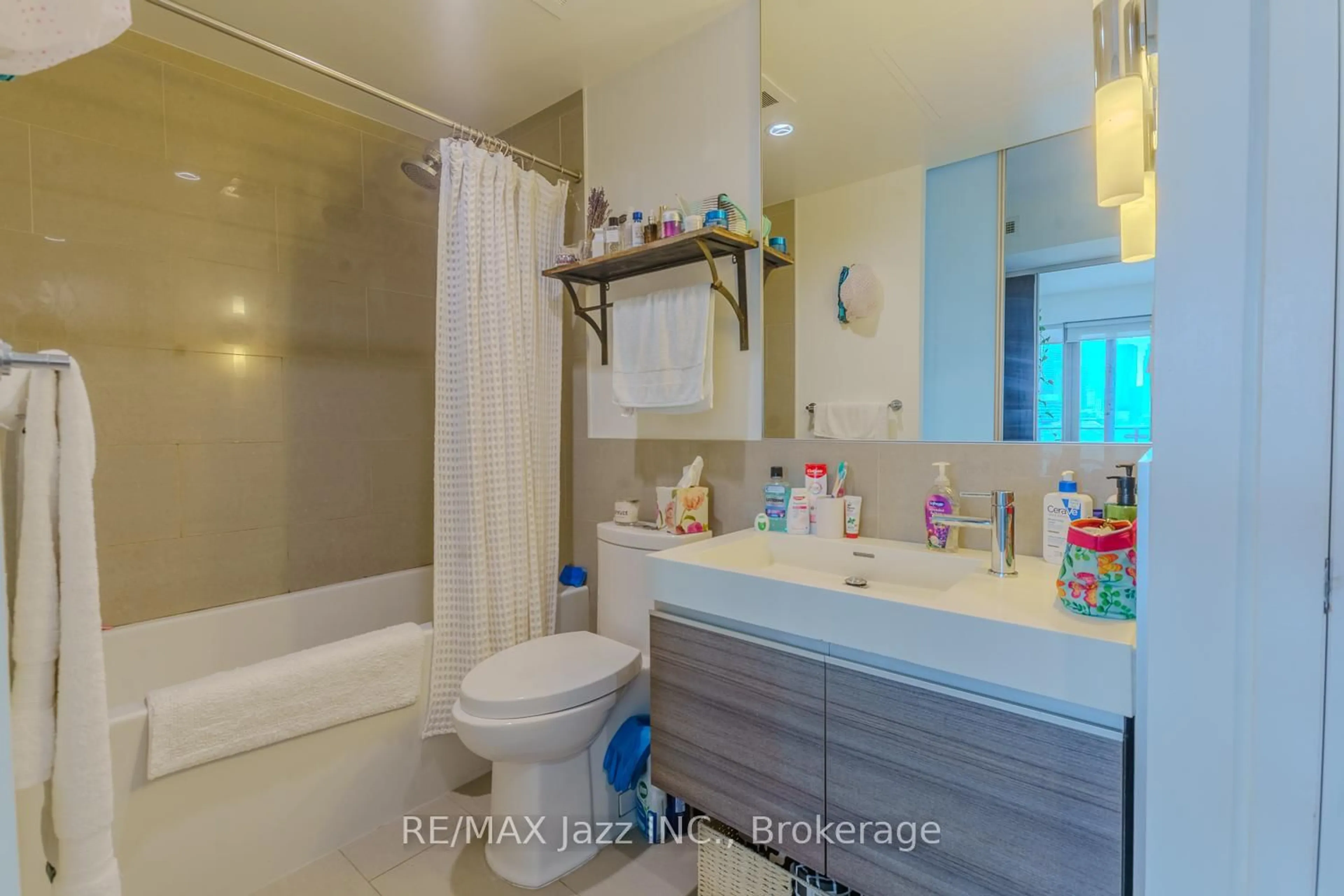 Standard bathroom, ceramic/tile floor for 70 Distillery Lane #1409, Toronto Ontario M5A 0E3