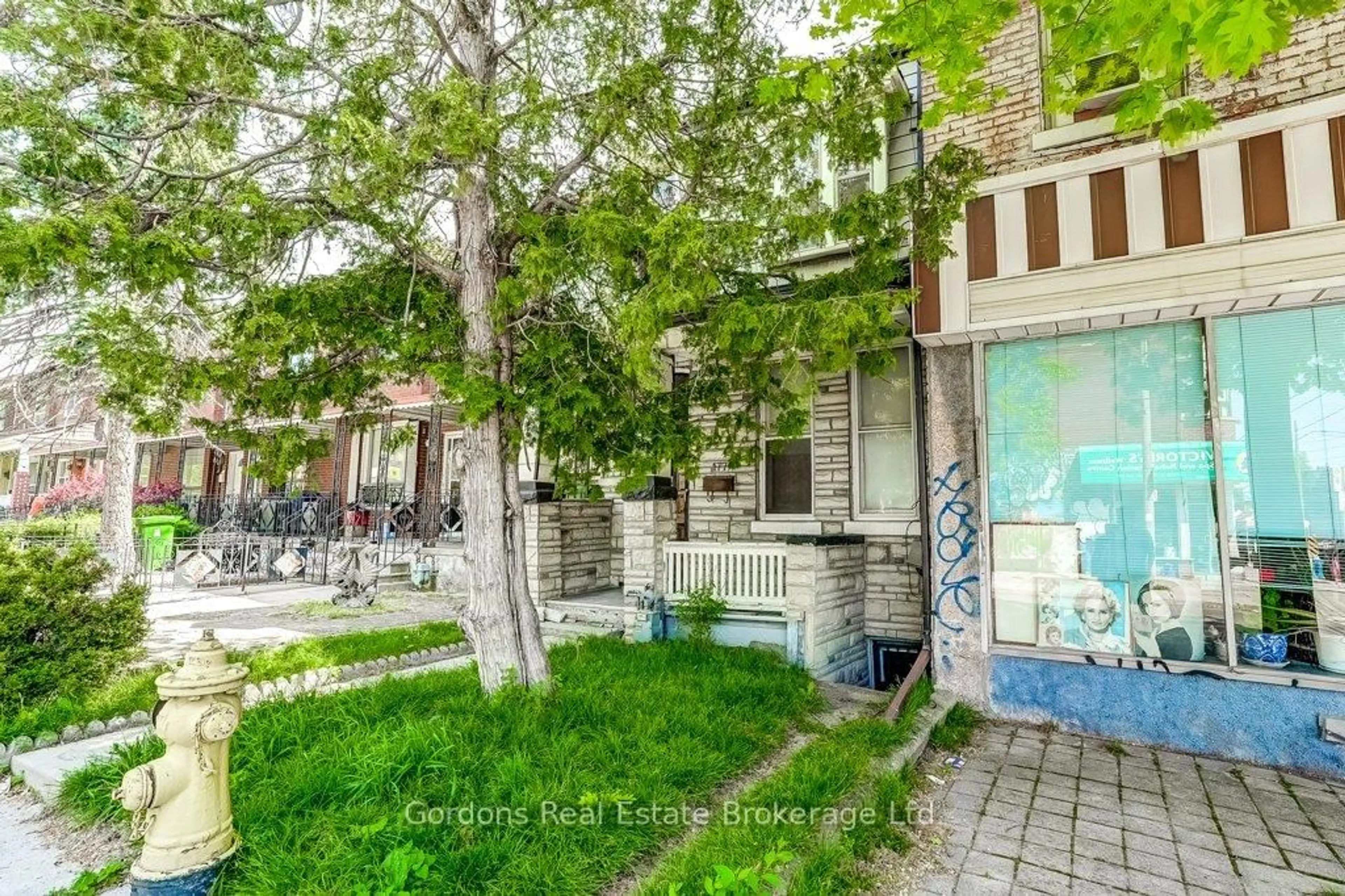 Patio, street for 177 Bellwoods Ave, Toronto Ontario M6J 2P8