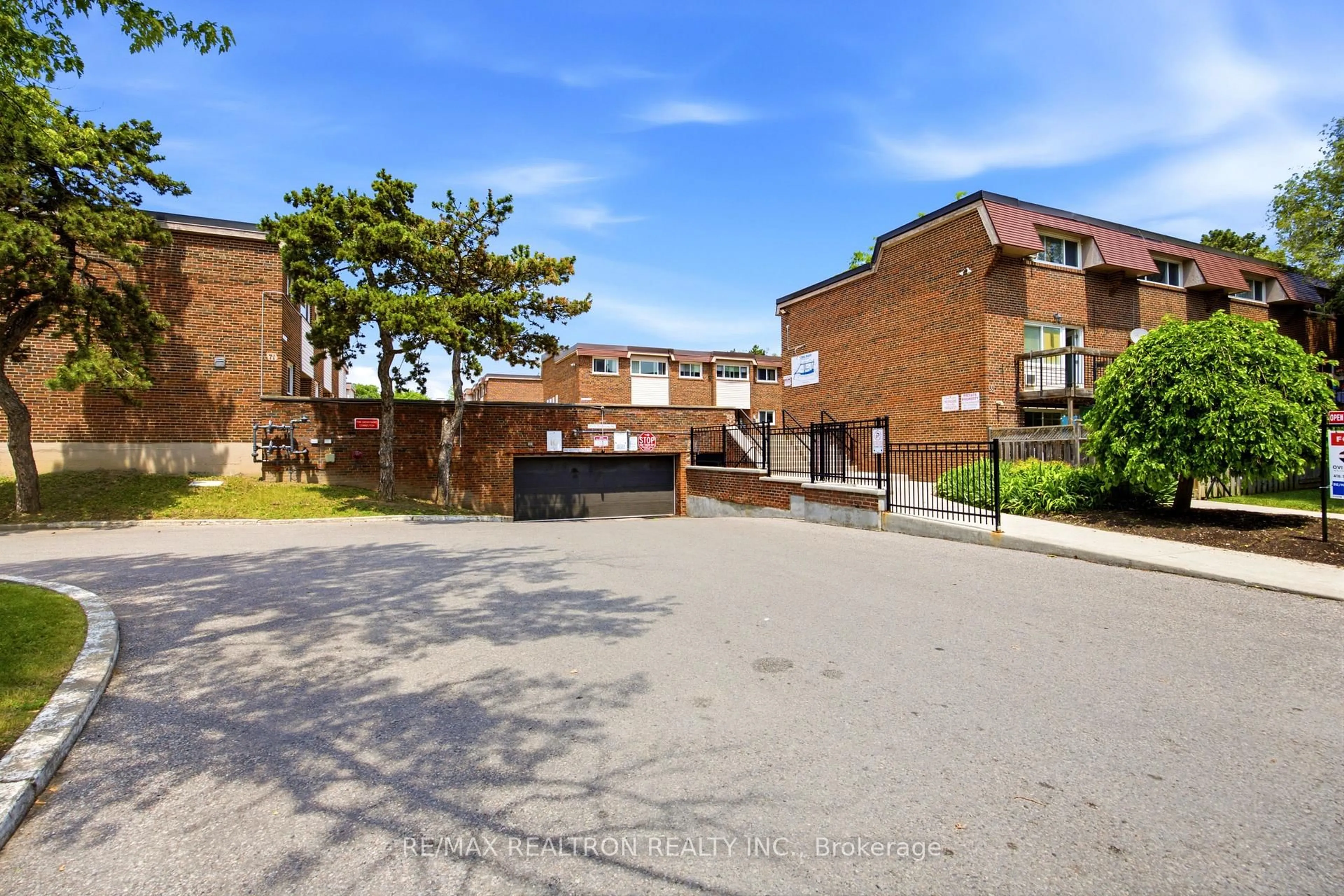 A pic from outside/outdoor area/front of a property/back of a property/a pic from drone, street for 69 Godstone Rd #118, Toronto Ontario M2J 3C8