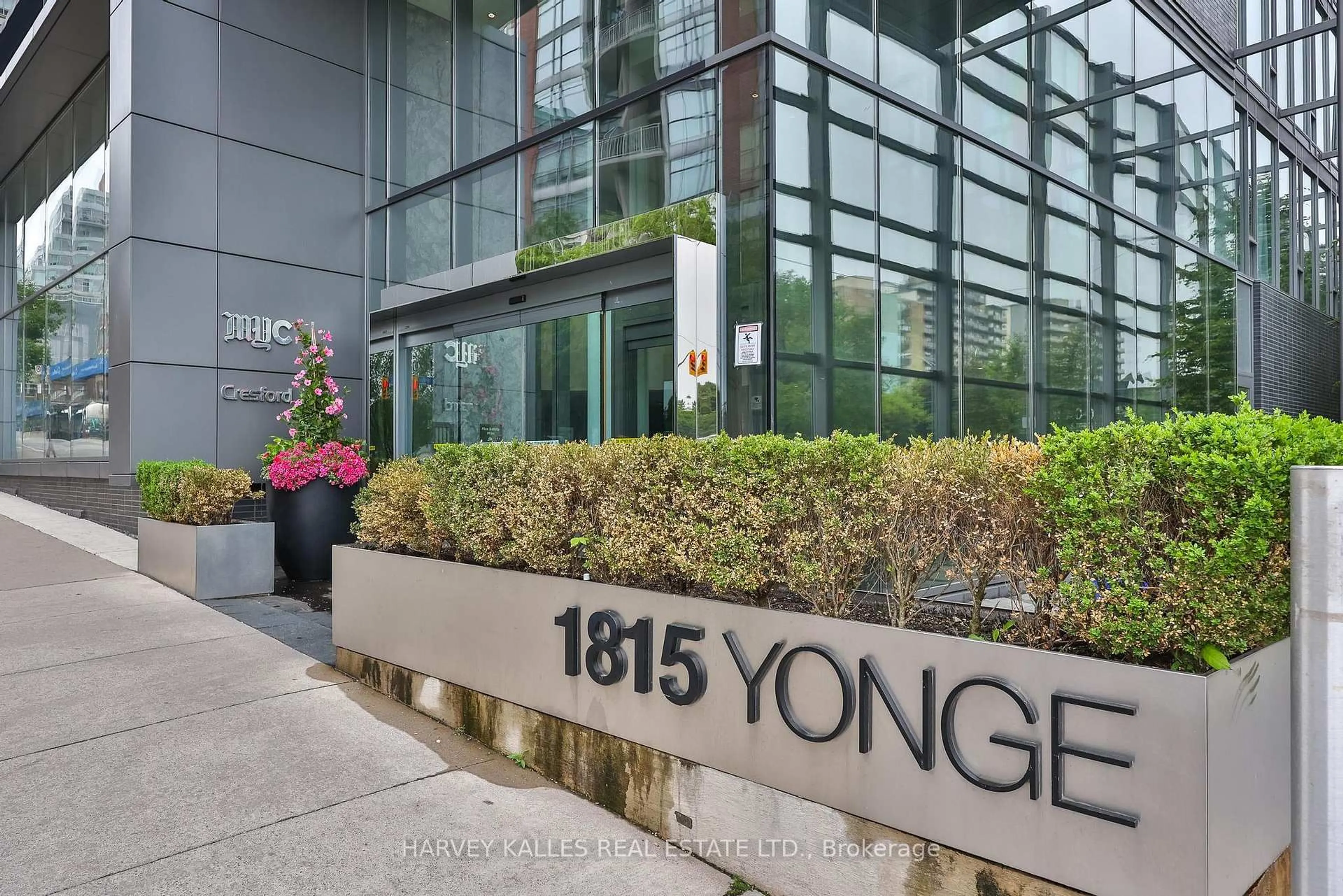Indoor foyer for 1815 Yonge St #1501, Toronto Ontario M4T 2A4