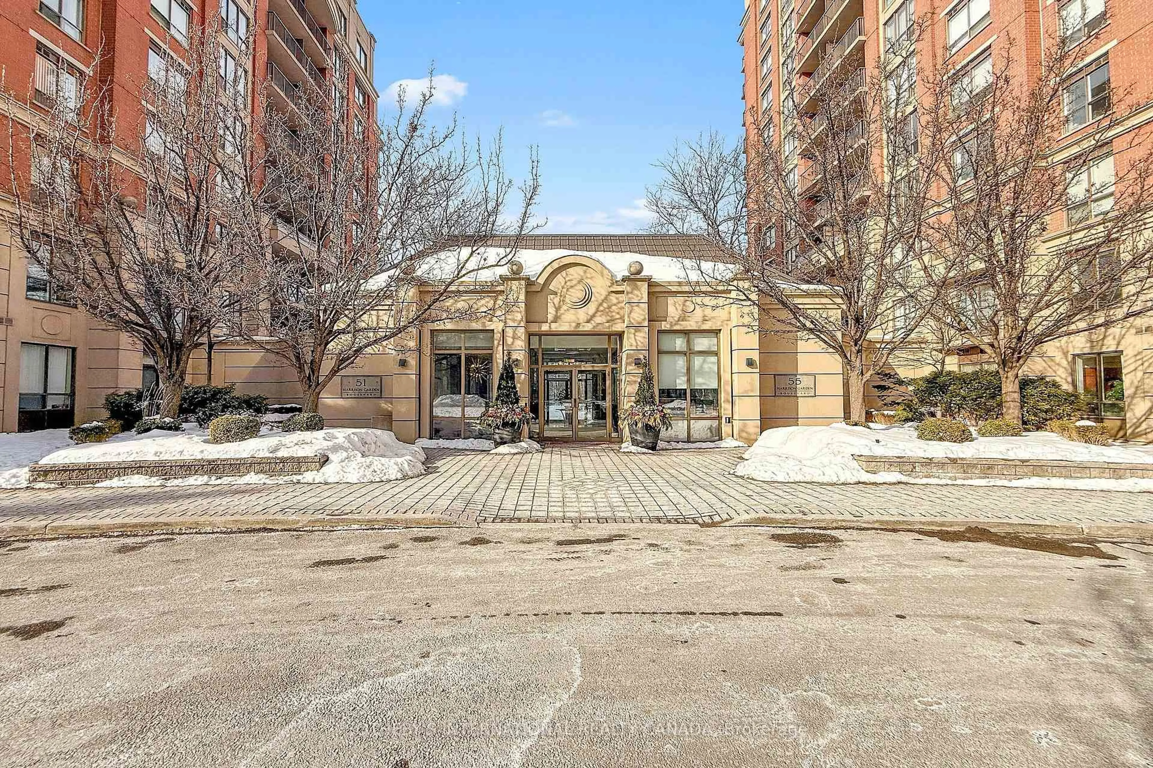 Indoor foyer for 55 Harrison Garden Blvd #204, Toronto Ontario M2N 7G3