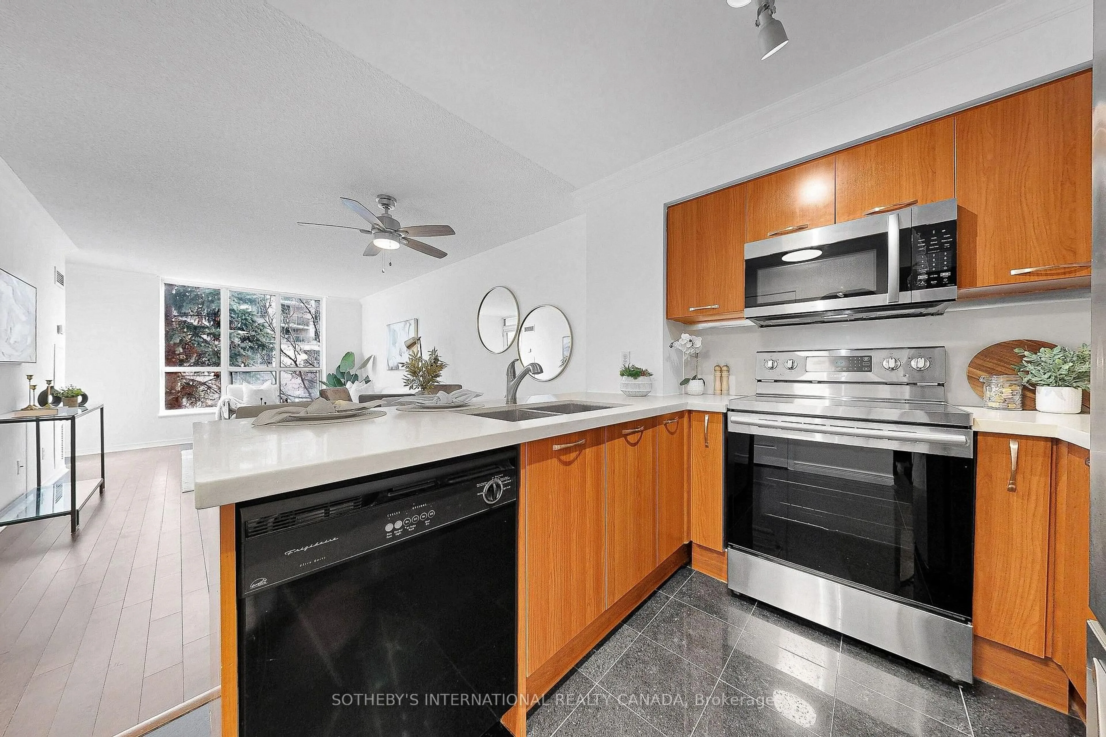 Standard kitchen, ceramic/tile floor for 55 Harrison Garden Blvd #204, Toronto Ontario M2N 7G3