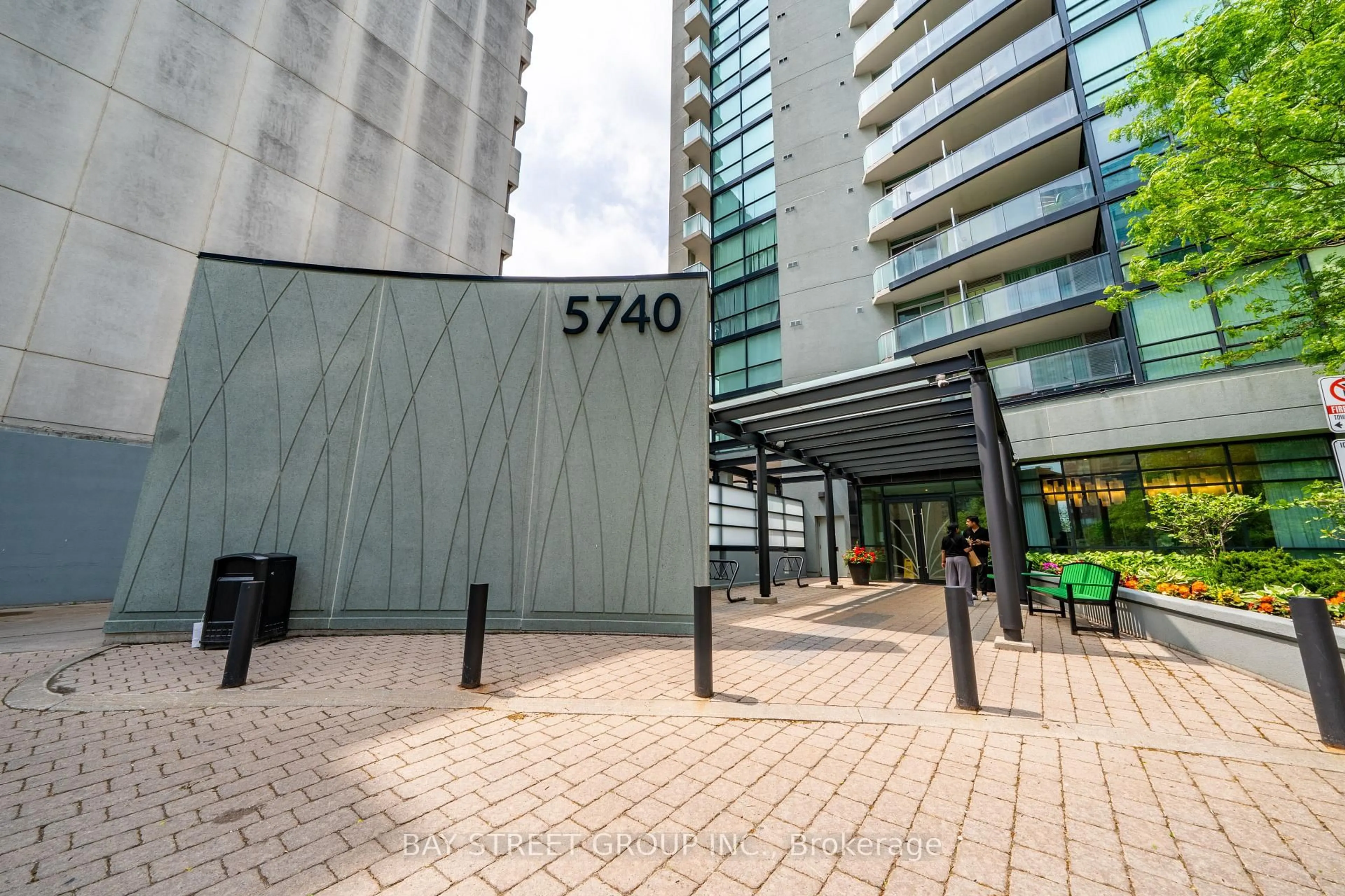Indoor foyer for 5740 Yonge St #2009, Toronto Ontario M2M 3T3