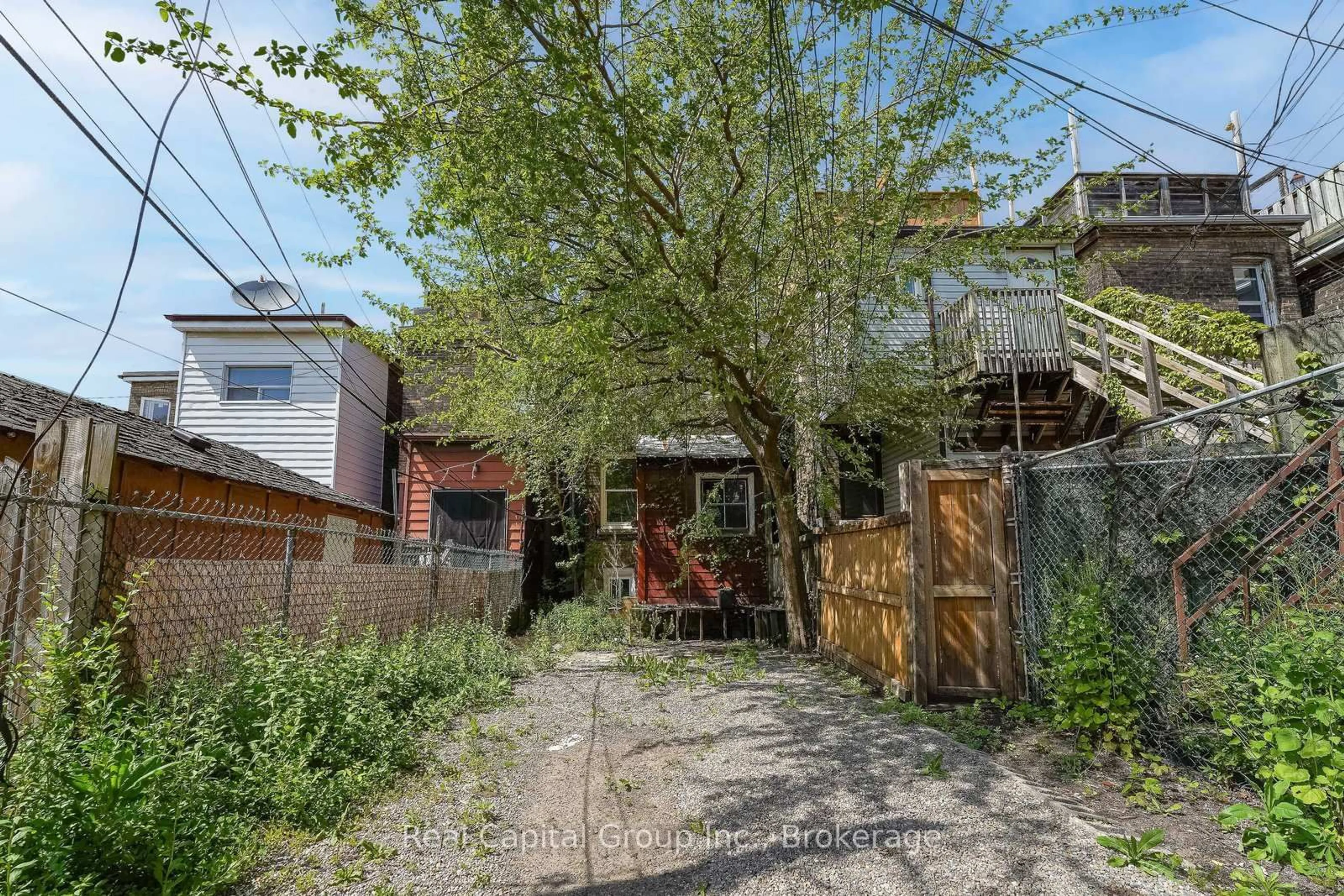 Patio, street for 1393 Dundas St, Toronto Ontario M6J 1Y4