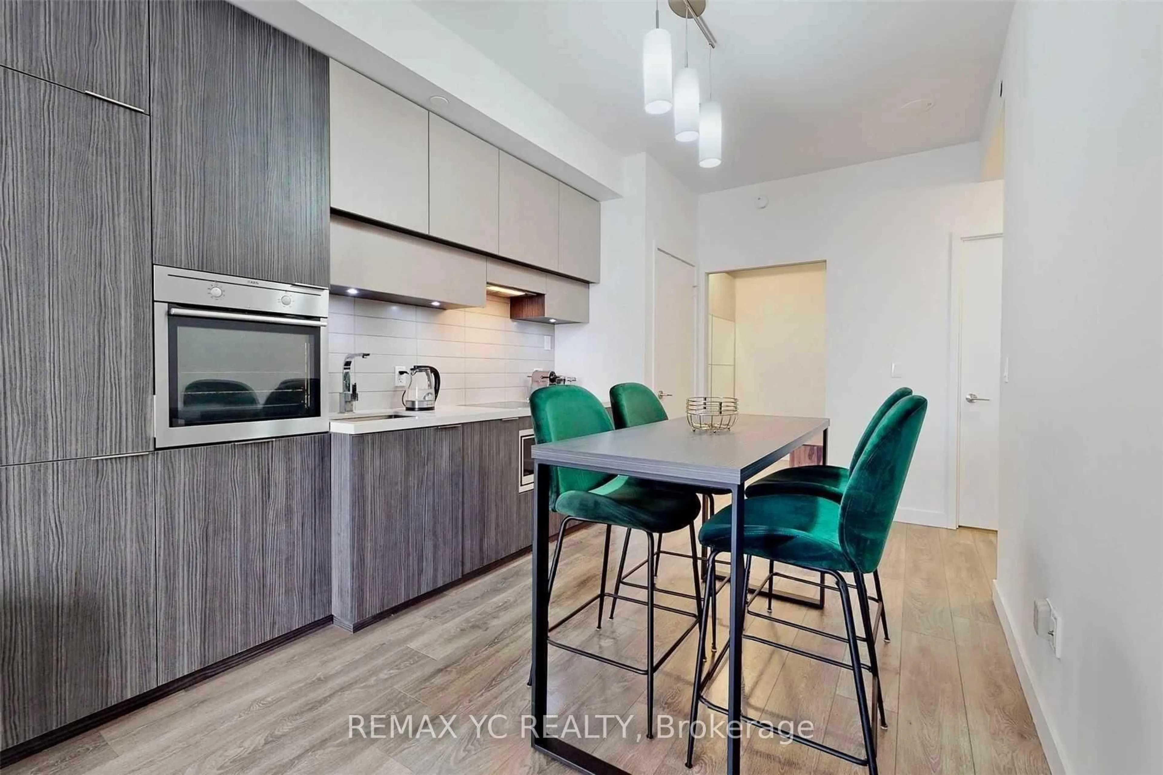 Standard kitchen, wood/laminate floor for 8 Eglinton Ave #2212, Toronto Ontario M4P 0C1