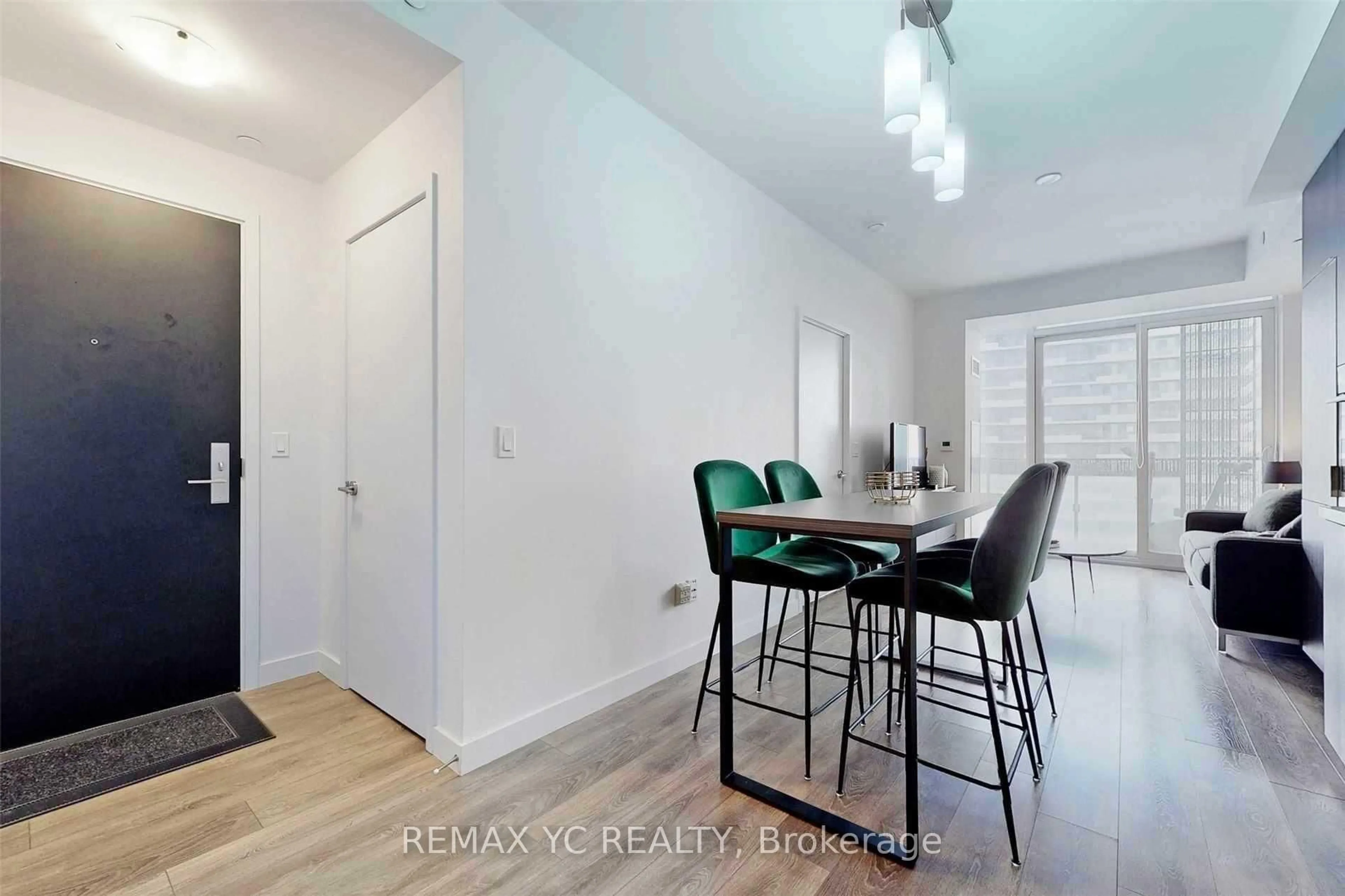 A pic of a room for 8 Eglinton Ave #2212, Toronto Ontario M4P 0C1