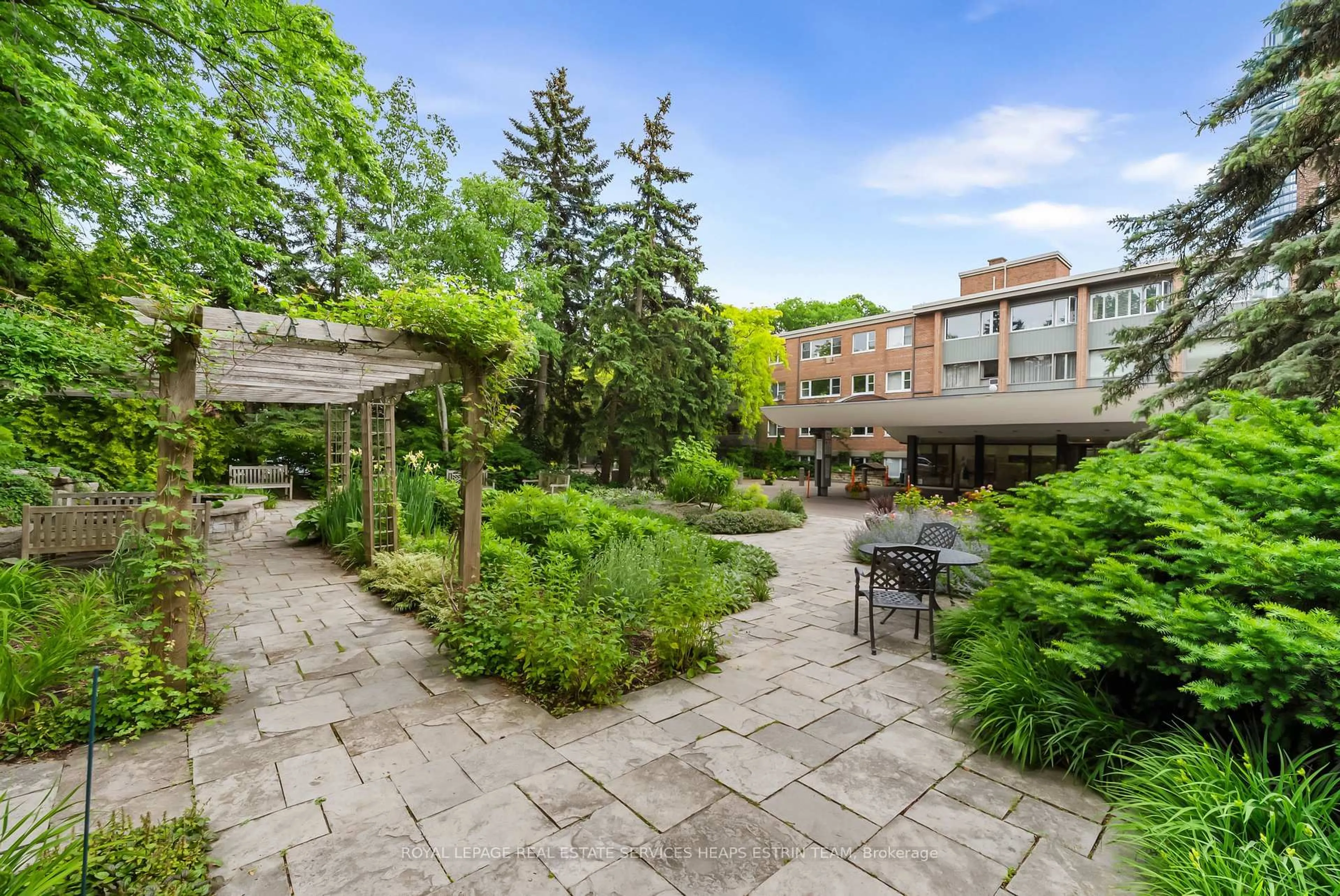 Patio, street for 21 Dale Ave #442, Toronto Ontario M4W 1K3