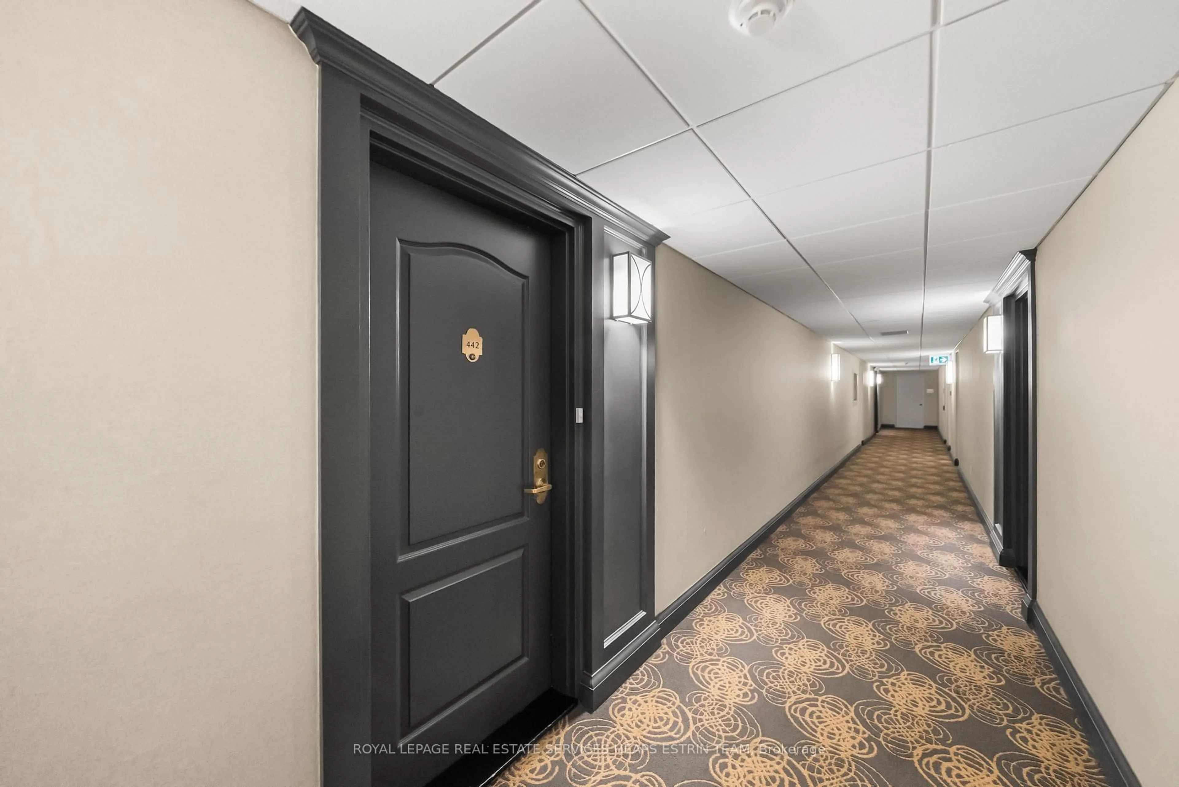 Indoor foyer for 21 Dale Ave #442, Toronto Ontario M4W 1K3