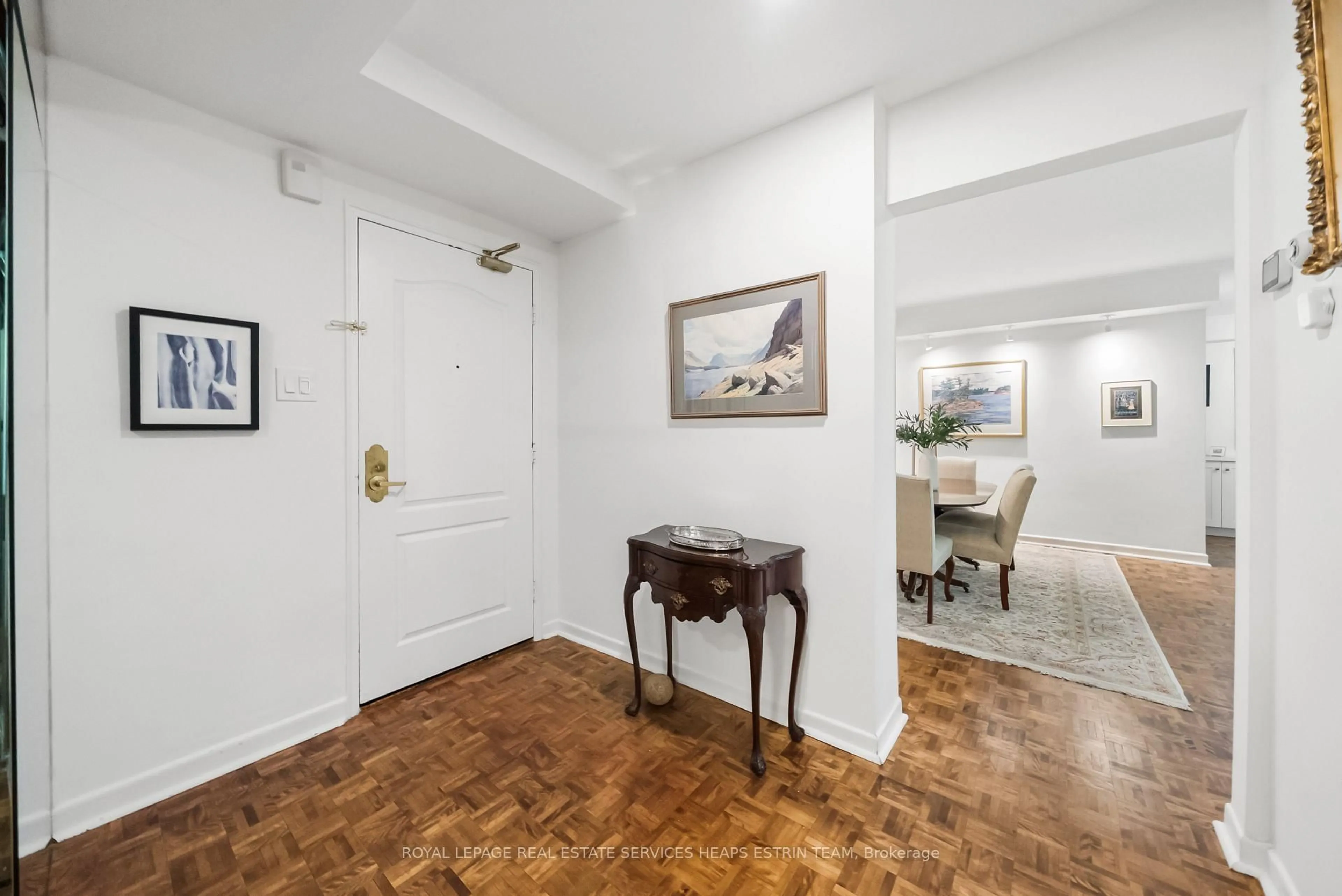 Indoor foyer for 21 Dale Ave #442, Toronto Ontario M4W 1K3
