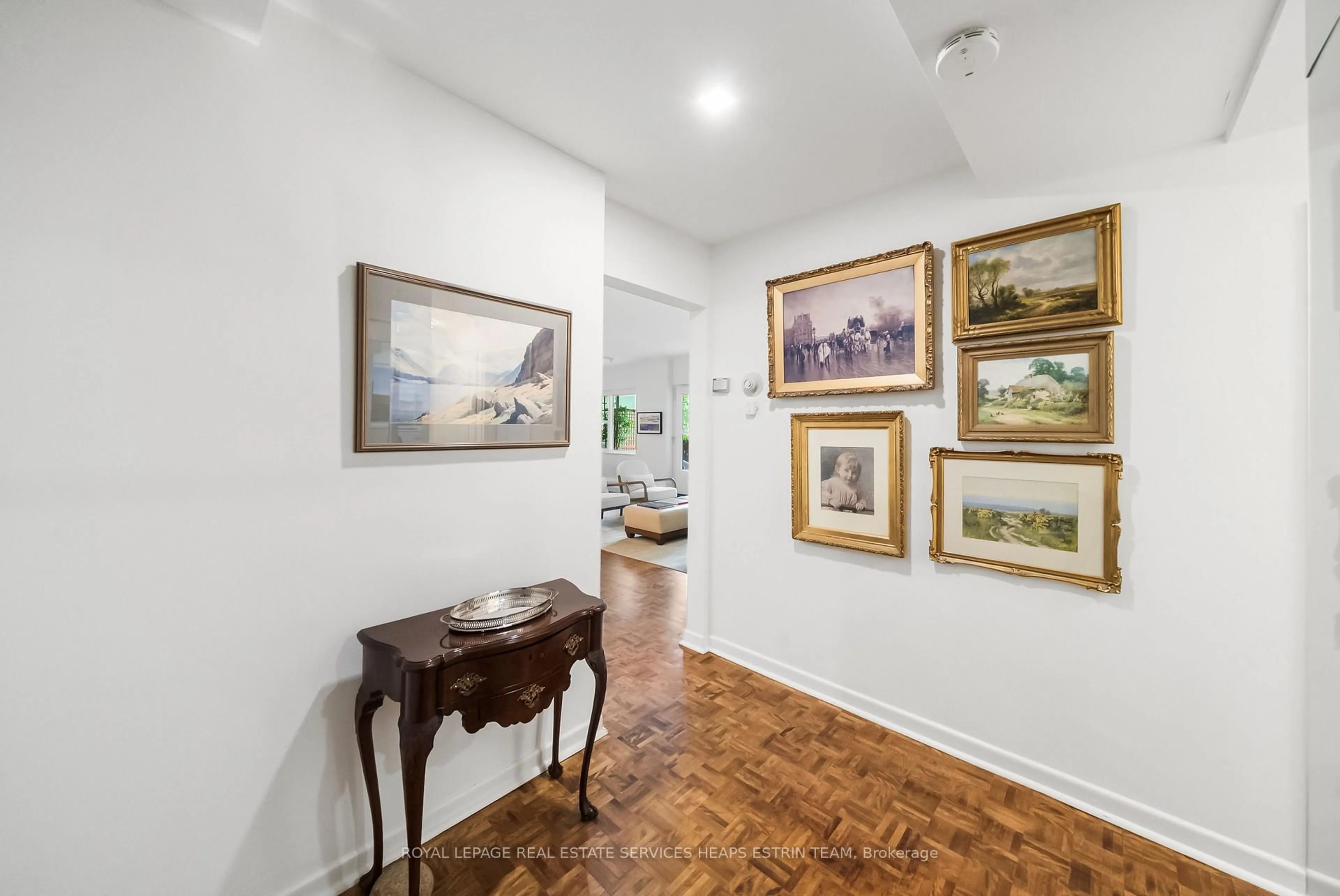 Indoor foyer for 21 Dale Ave #442, Toronto Ontario M4W 1K3