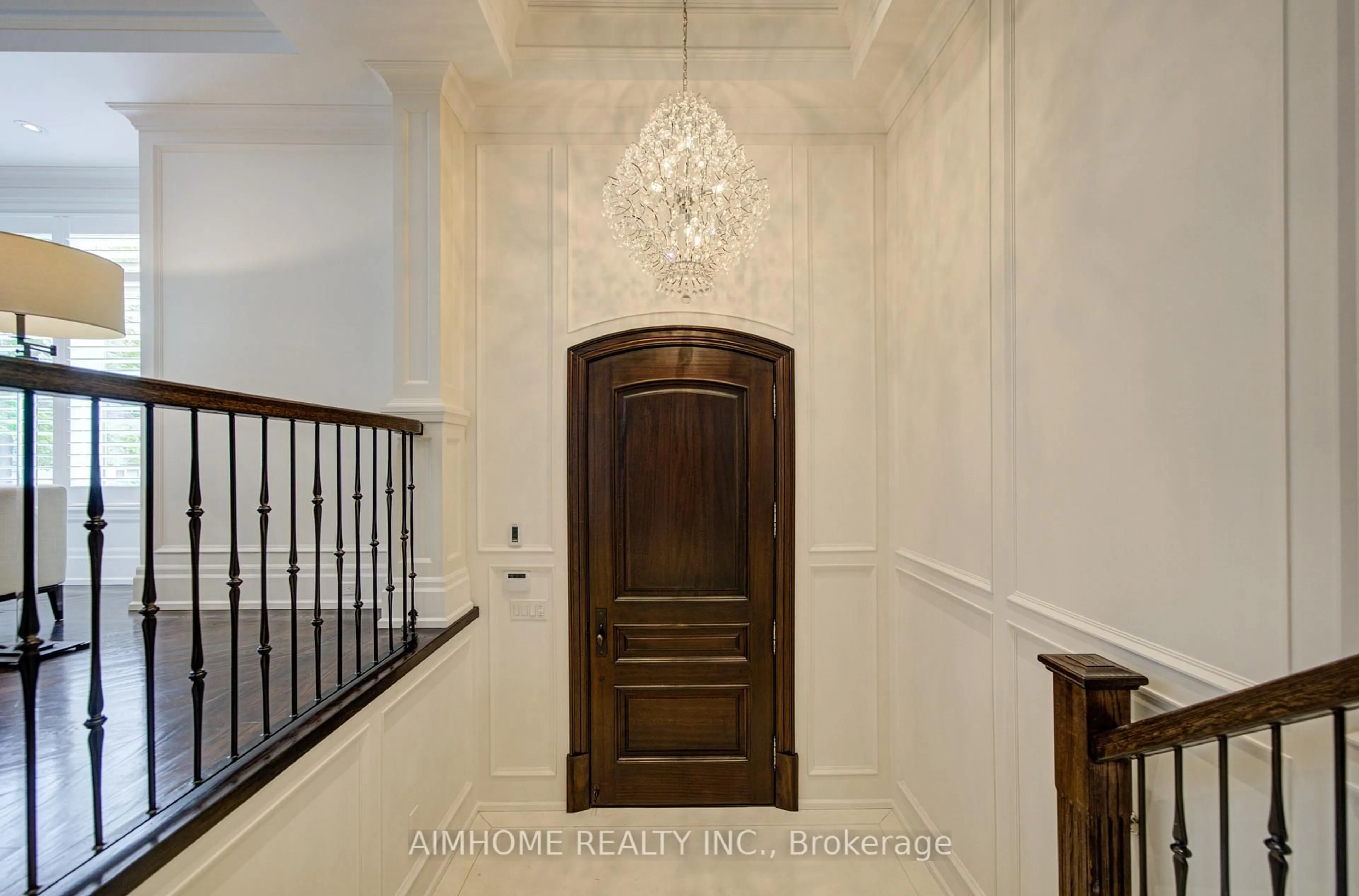 Indoor entryway for 356 Hillcrest Ave, Toronto Ontario M2N 3P8