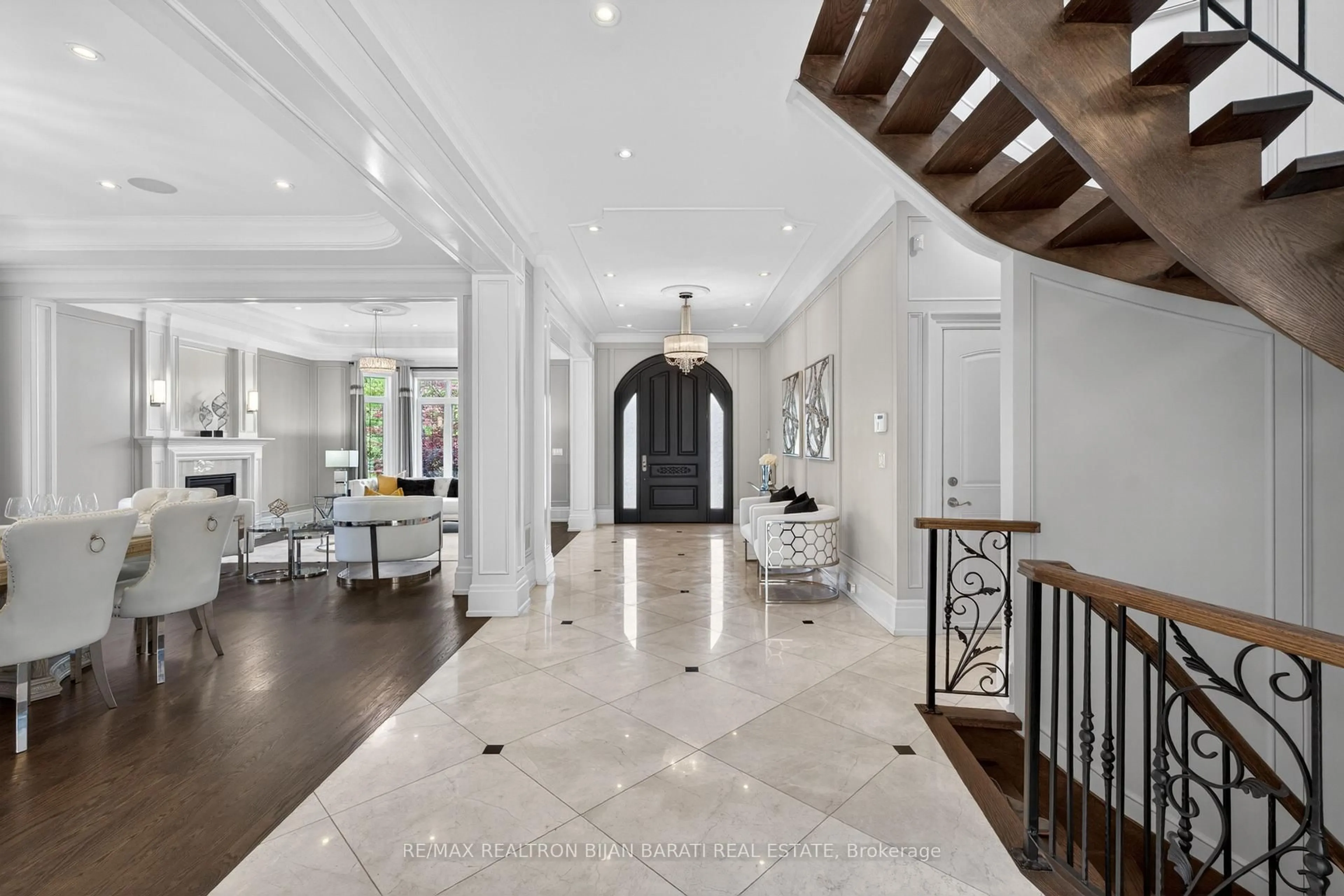 Indoor foyer for 31 Caswell Dr, Toronto Ontario M2M 3M2