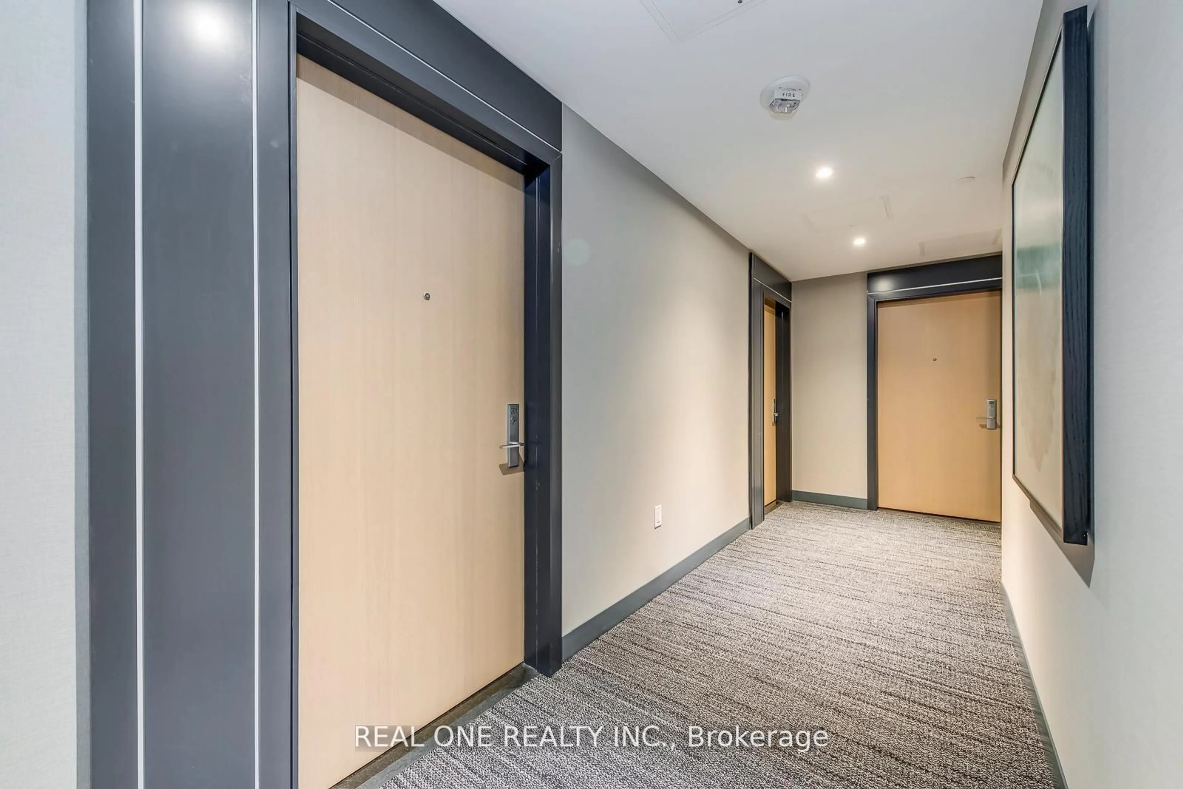 Indoor foyer for 357 King St #201, Toronto Ontario M5V 1K1