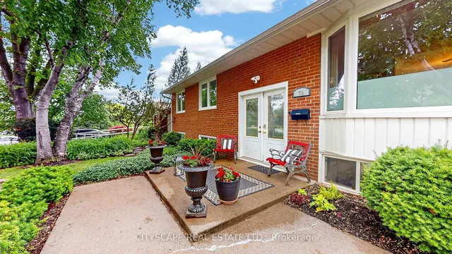 79 Paperbirch Dr, Toronto 3