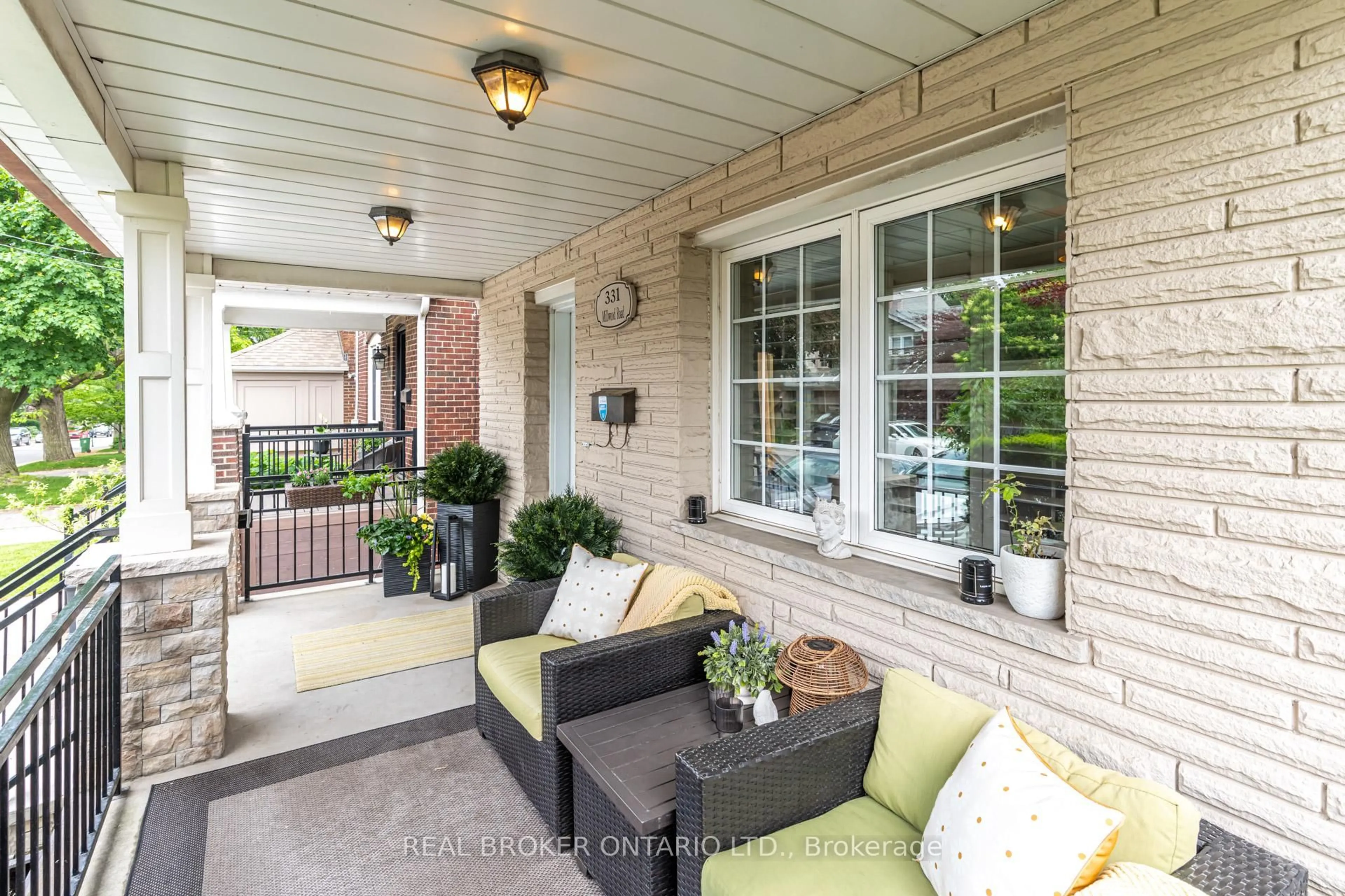 Patio, street for 331 Millwood Rd, Toronto Ontario M4S 1J9
