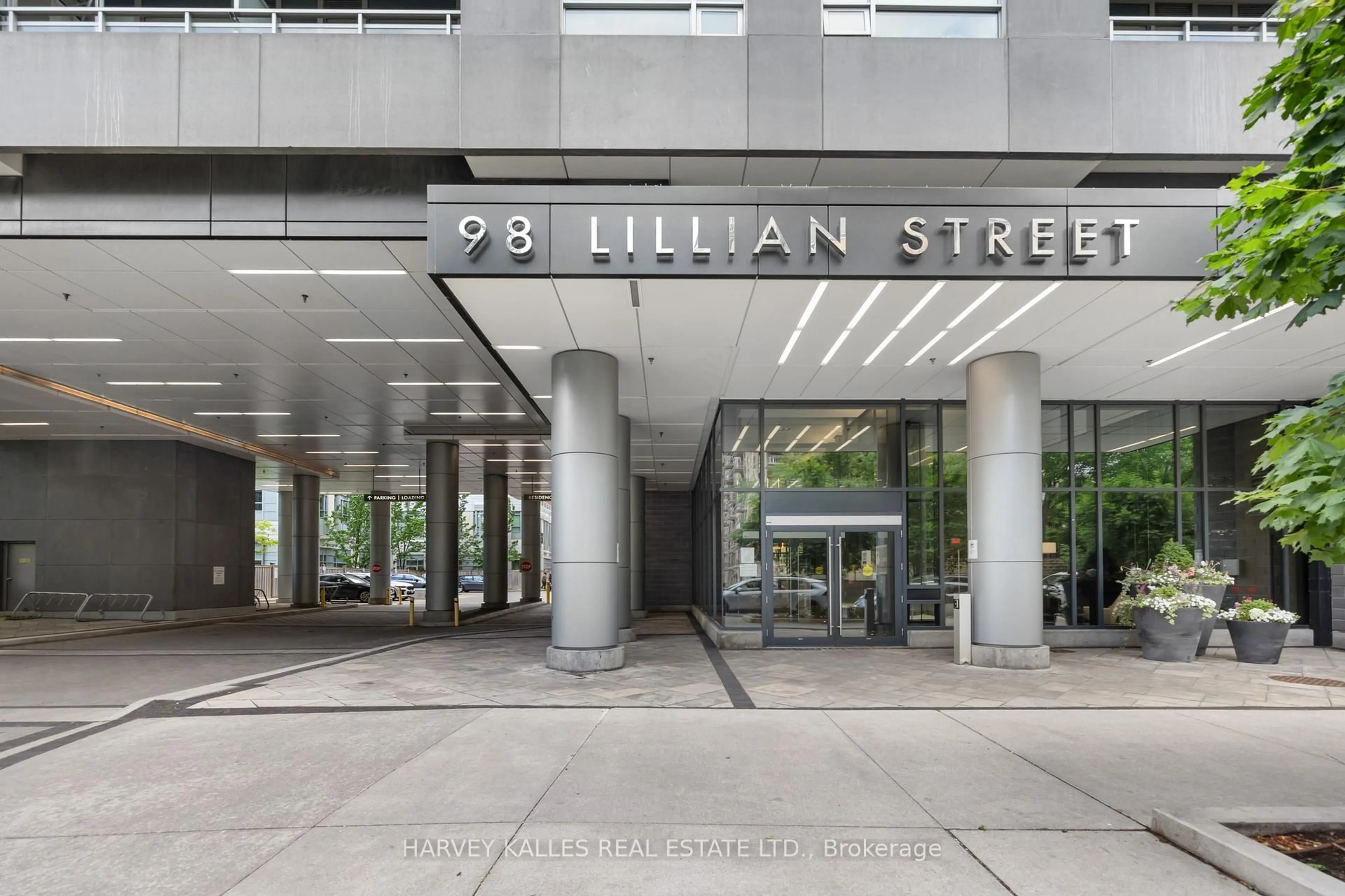 Indoor foyer for 98 Lillian St #2820, Toronto Ontario M4S 0A5