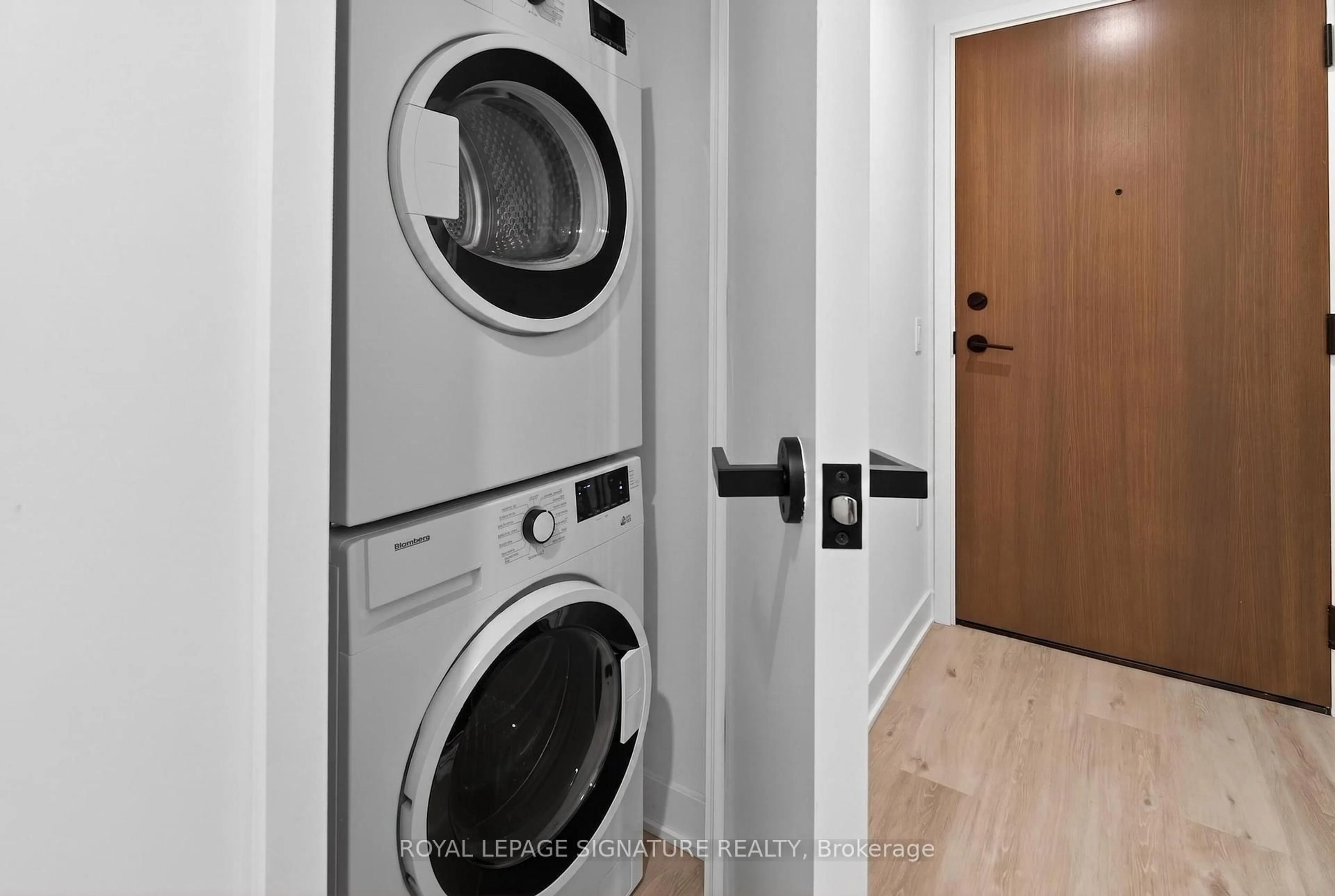 Laundry room for 55 Charles St #4303, Toronto Ontario M4Y 0J1