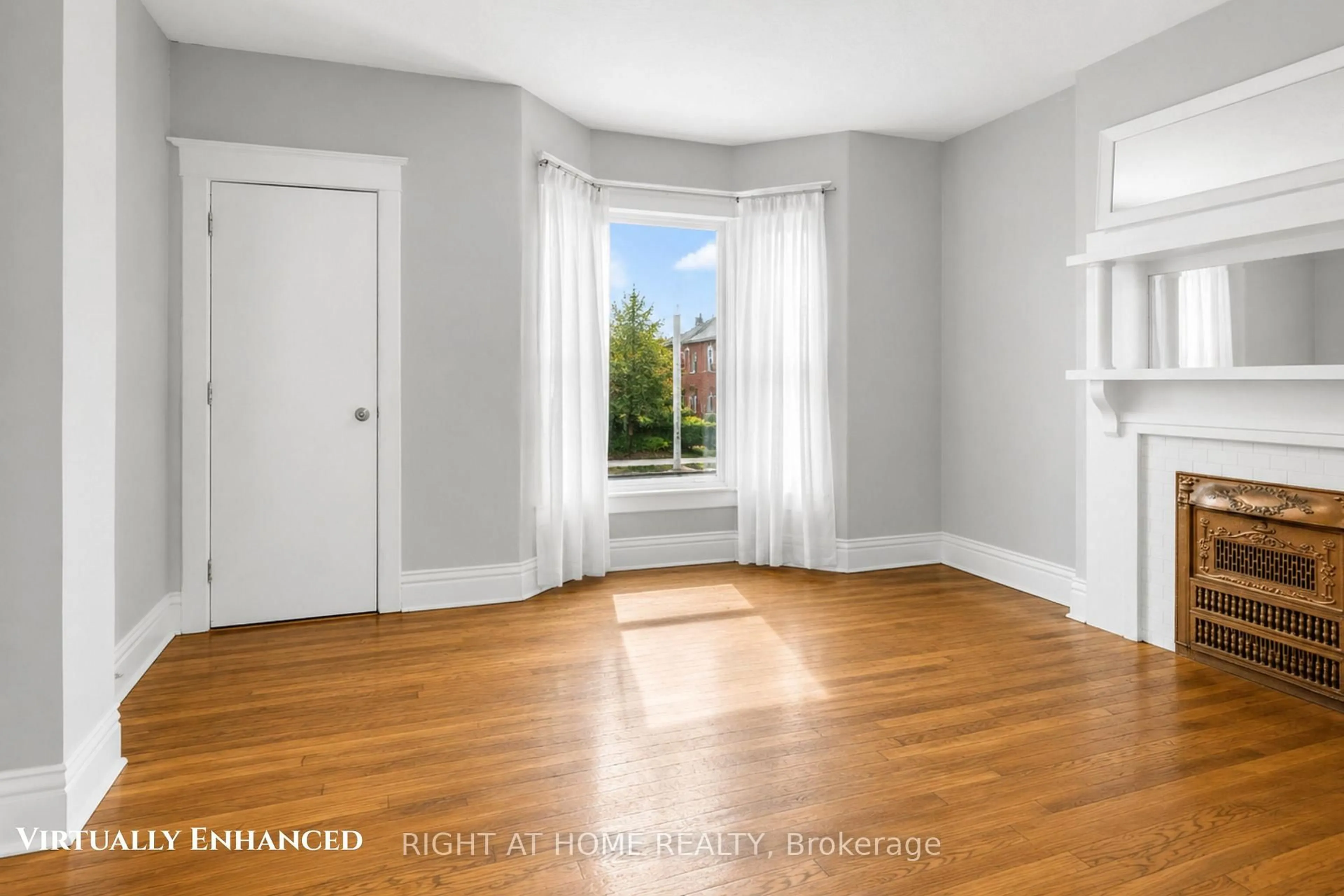 A pic of a room for 542 Crawford St, Toronto Ontario M6G 3J8