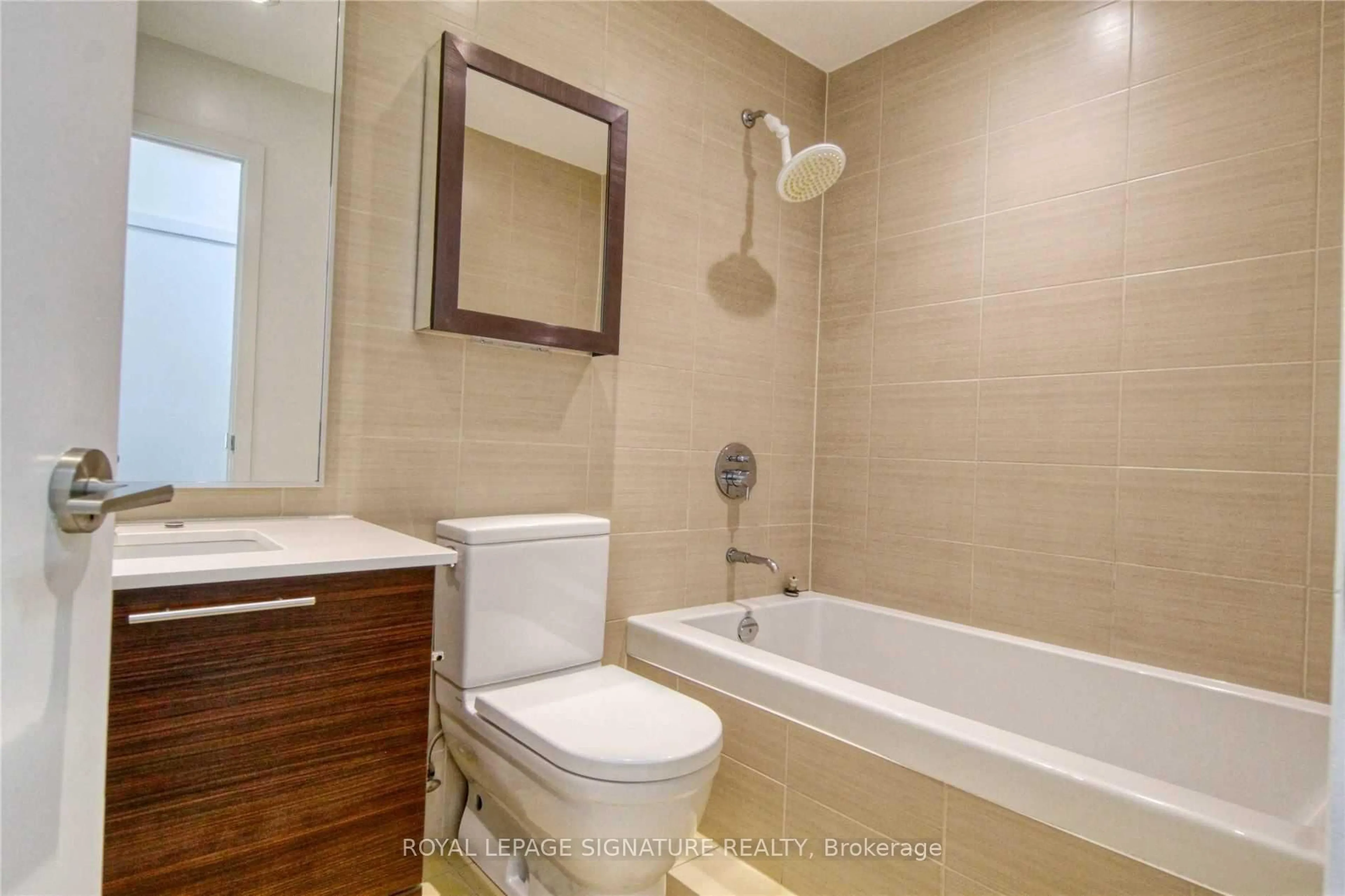 Standard bathroom, ceramic/tile floor for 1 Market St #914, Toronto Ontario M5E 0A2