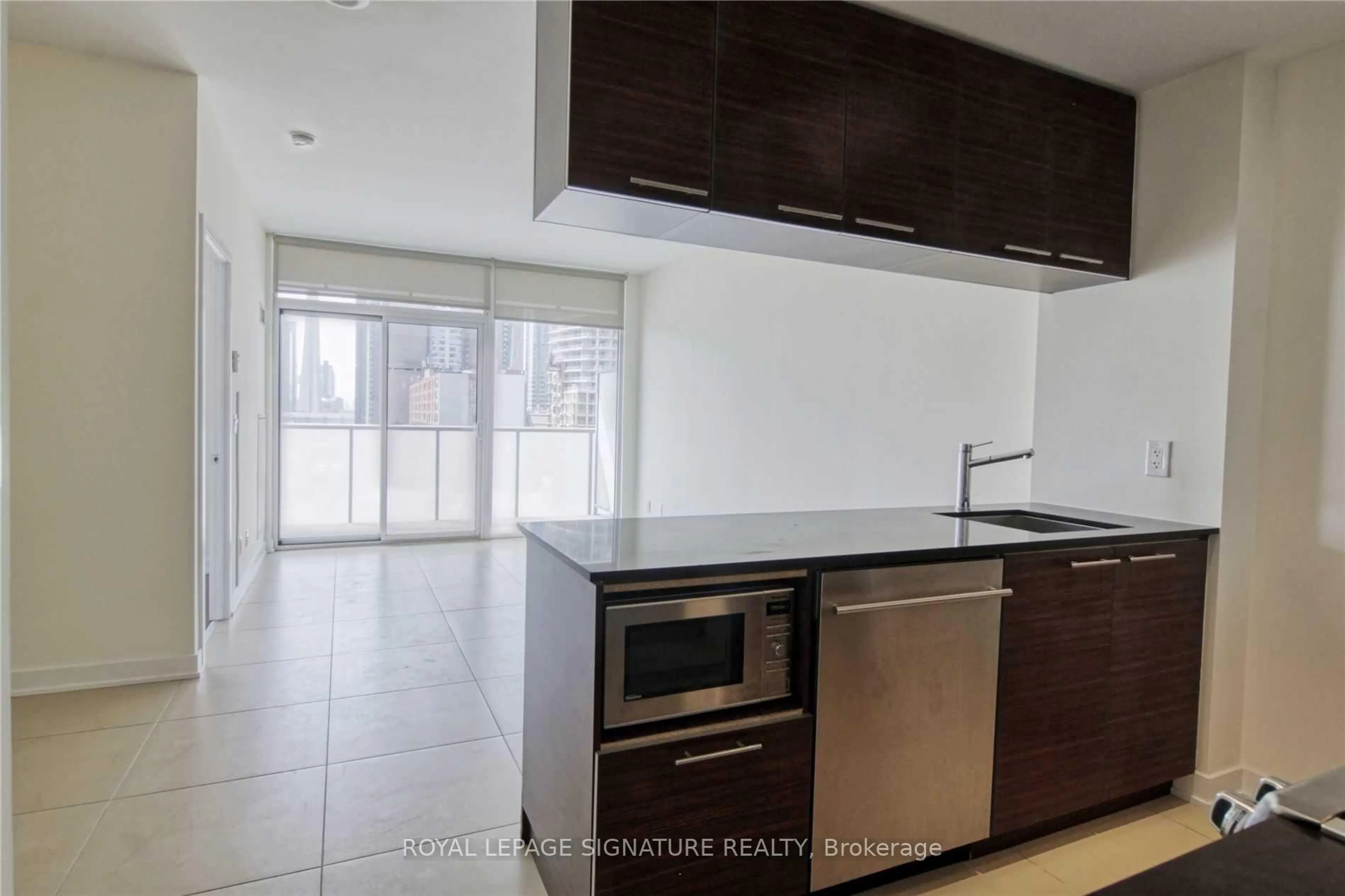 Standard kitchen, unknown for 1 Market St #914, Toronto Ontario M5E 0A2