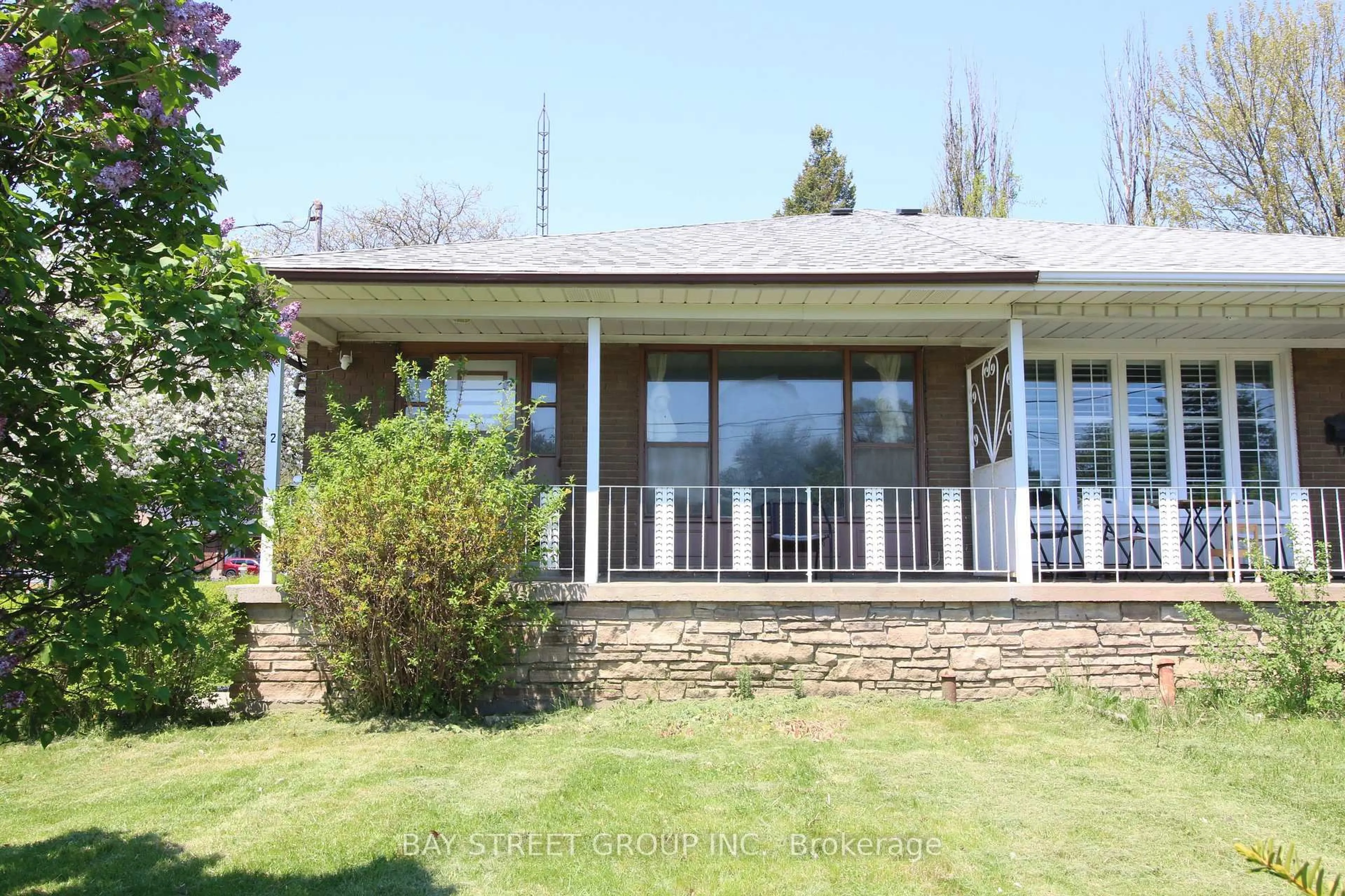 Home with vinyl exterior material, unknown for 2 Slidell Cres, Toronto Ontario M3A 2C4