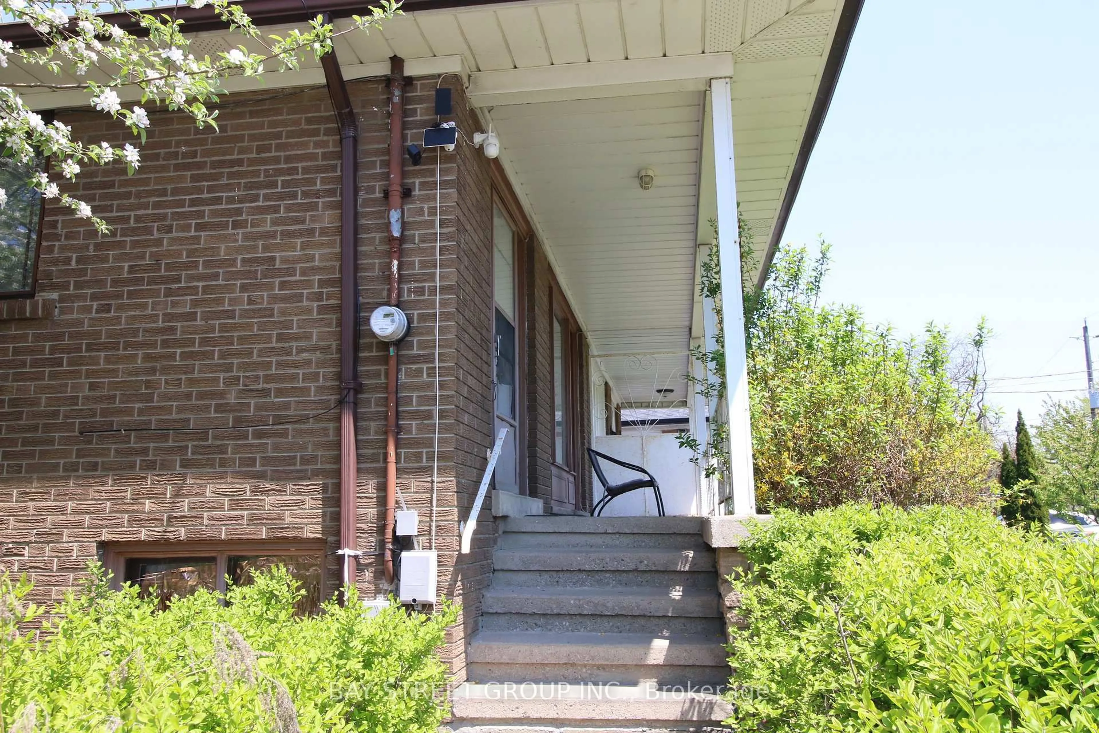 Unknown for 2 Slidell Cres, Toronto Ontario M3A 2C4