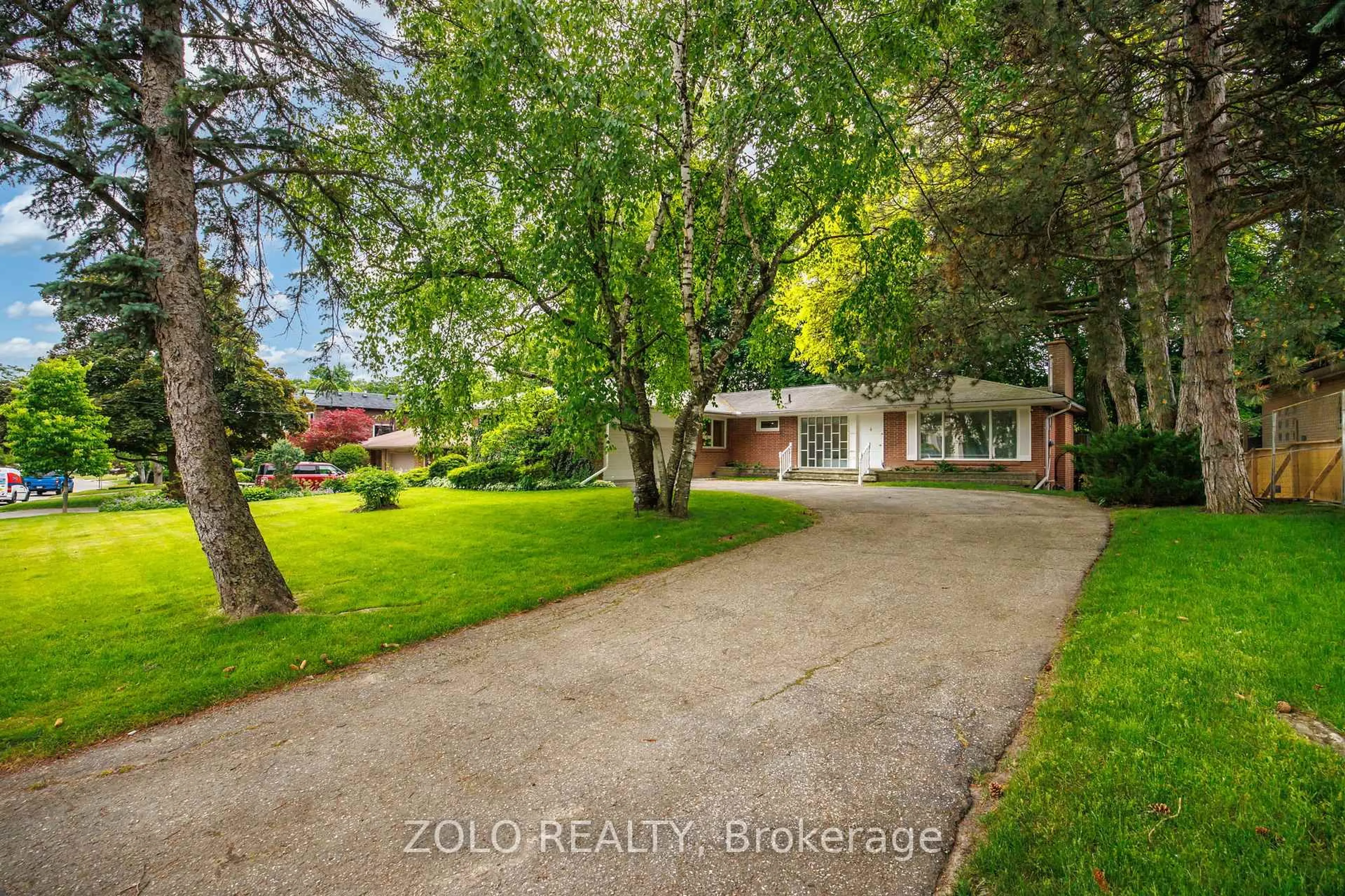 A pic from outside/outdoor area/front of a property/back of a property/a pic from drone, street for 17 Hi Mount Dr, Toronto Ontario M2K 1X3