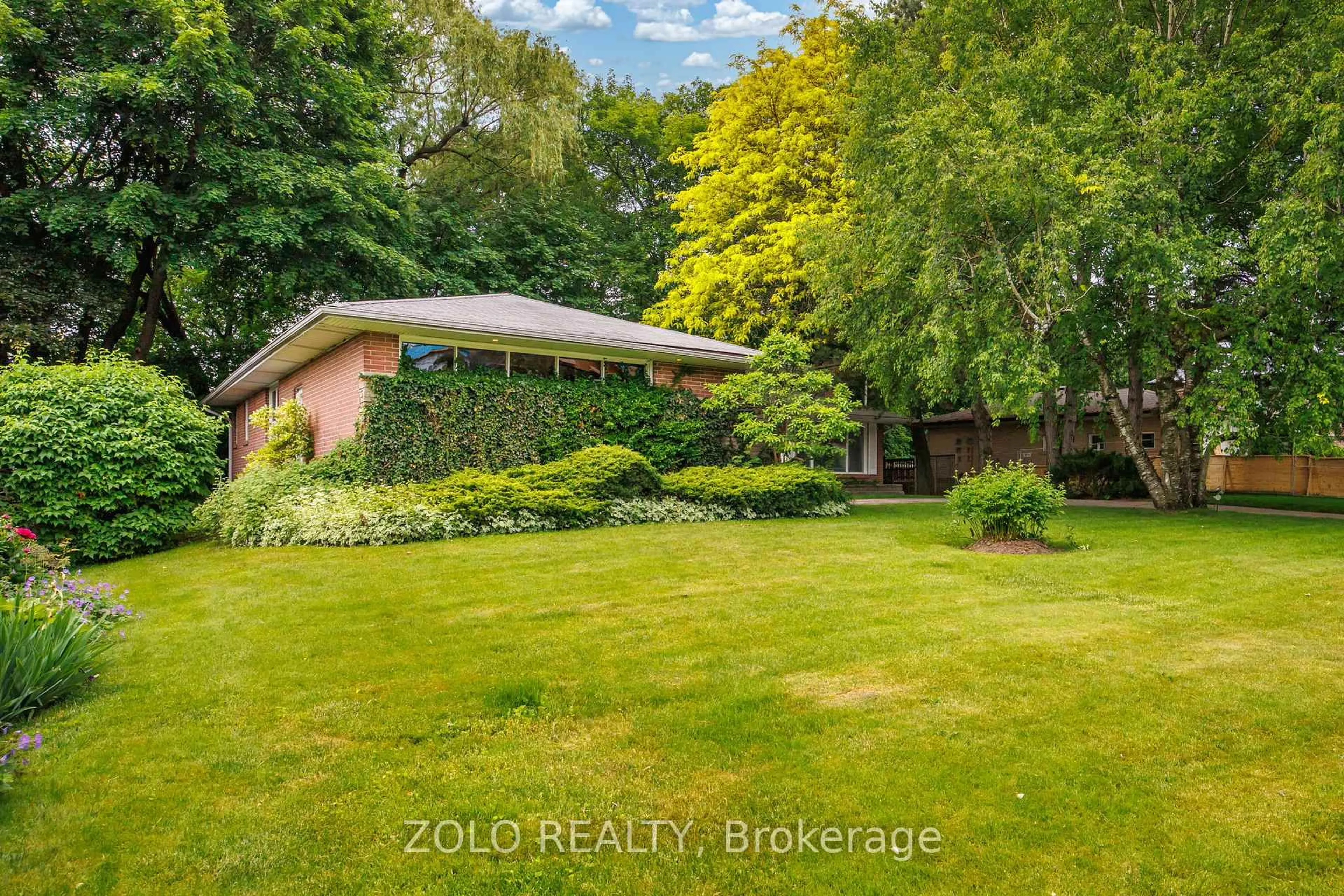 A pic from outside/outdoor area/front of a property/back of a property/a pic from drone, water/lake/river/ocean view for 17 Hi Mount Dr, Toronto Ontario M2K 1X3