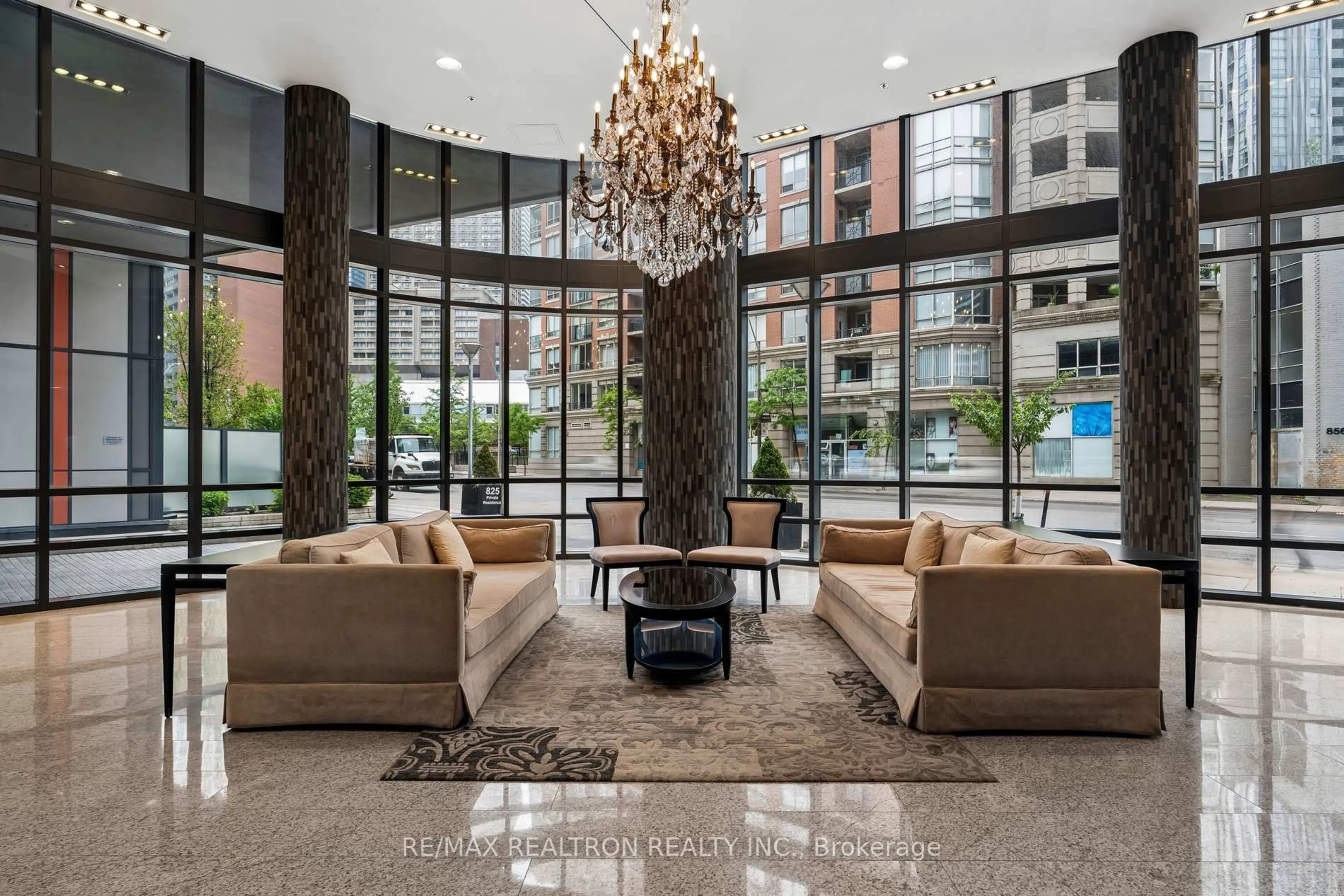 Lobby for 825 Church St #3102, Toronto Ontario M4W 3Z4