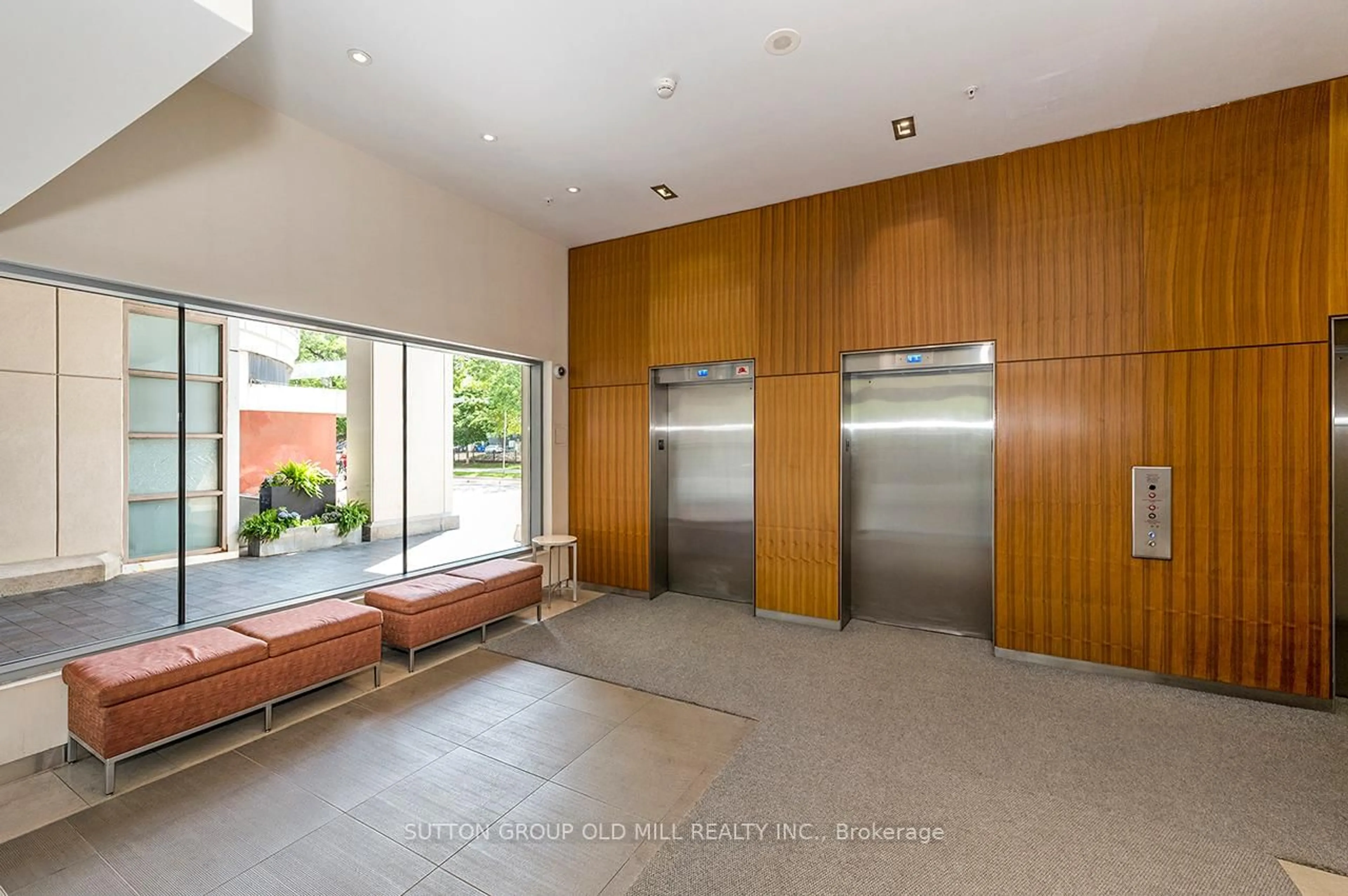 Indoor foyer for 222 The Esplanade St #821, Toronto Ontario M5A 4M8