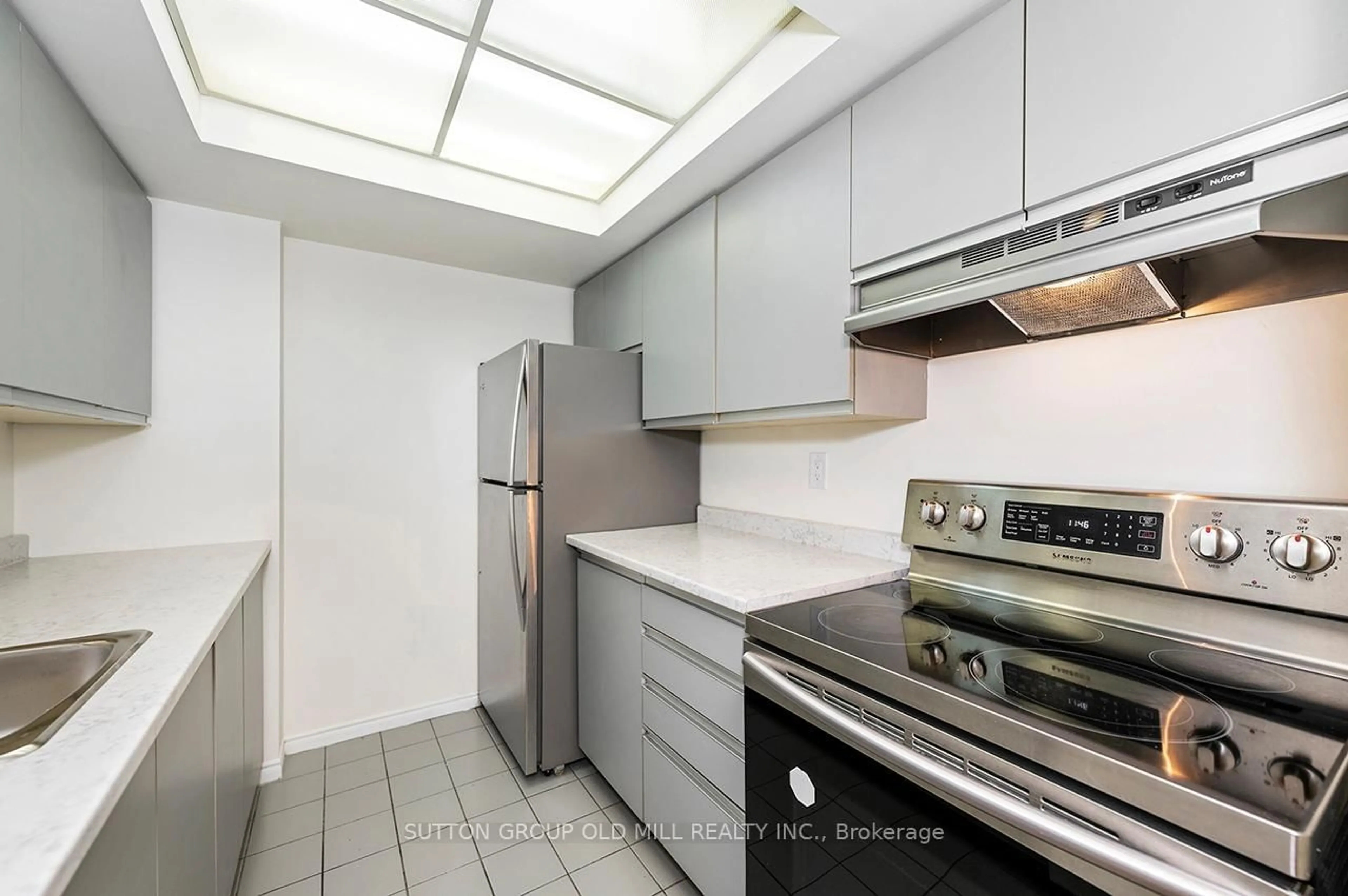 Standard kitchen, ceramic/tile floor for 222 The Esplanade St #821, Toronto Ontario M5A 4M8
